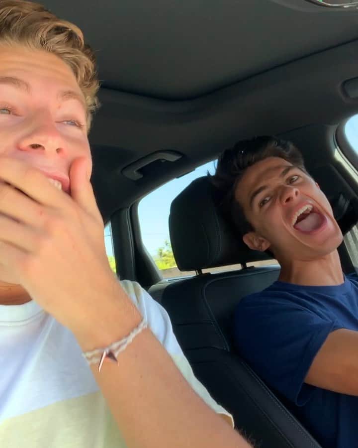 Brent Riveraのインスタグラム：「He got me..😳 @benazelart tag a friend that sings in the car 😂」