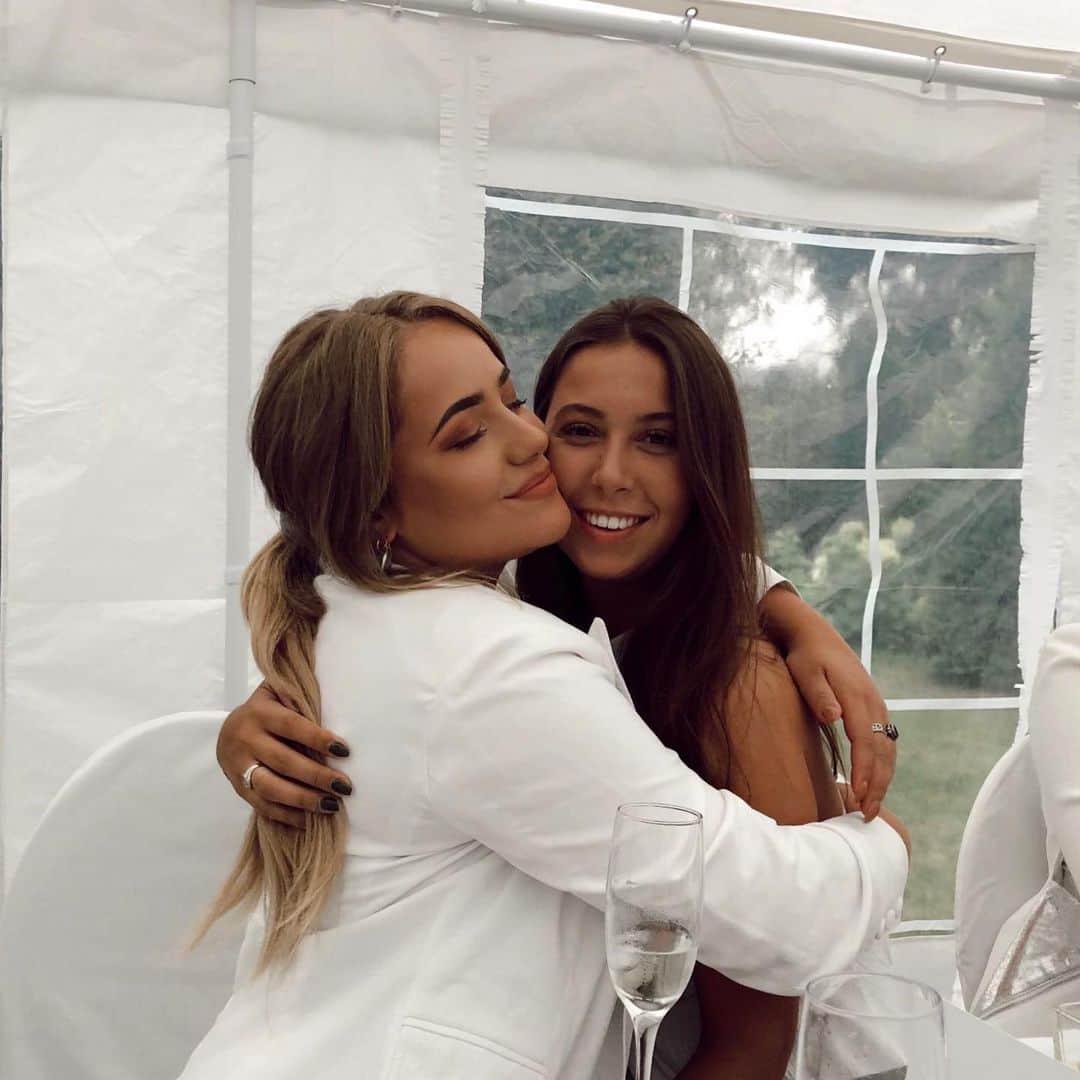 Pleun Bierboomsのインスタグラム：「Happy 21 to you babe 🕊 #21dinner」