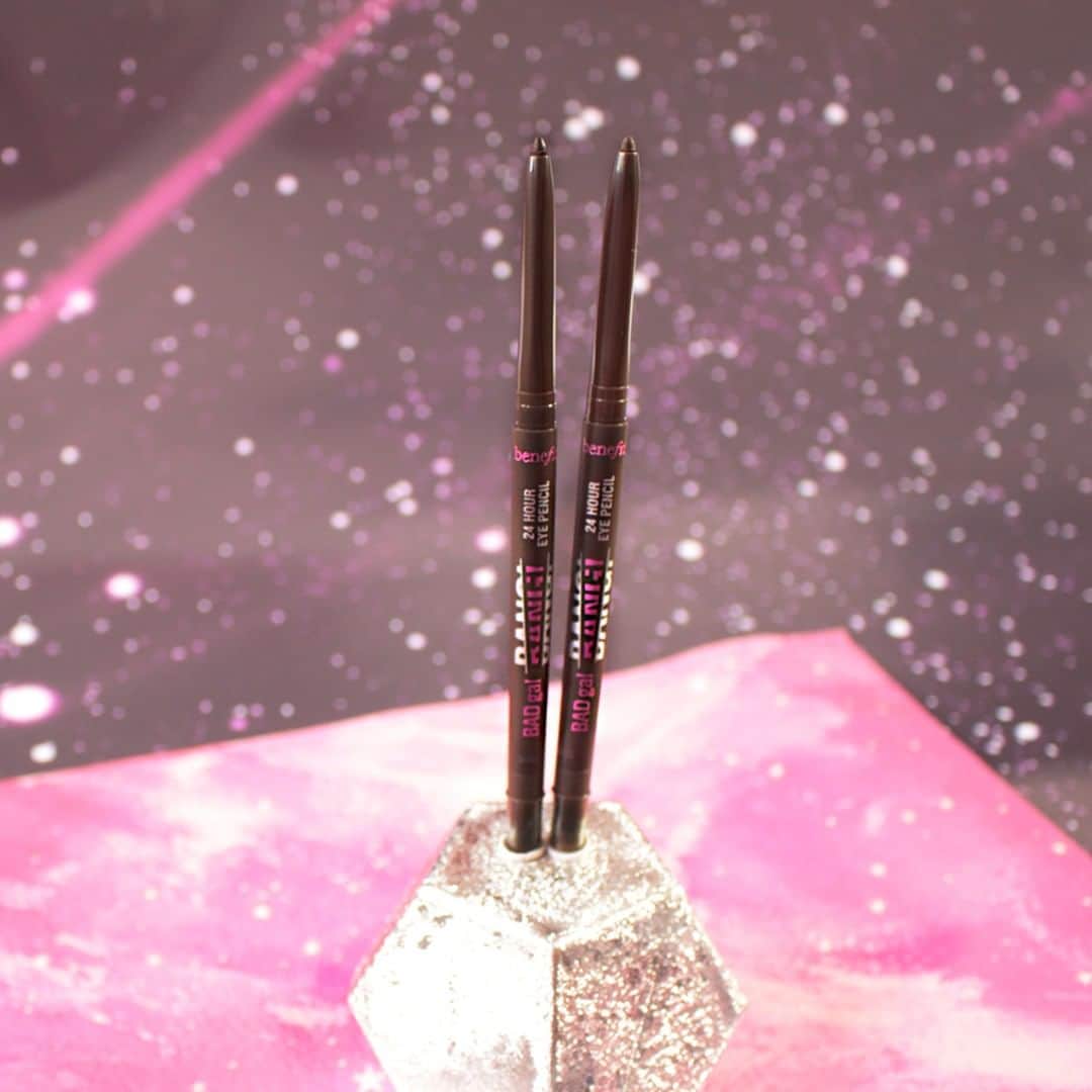 Benefit Cosmetics UKさんのインスタグラム写真 - (Benefit Cosmetics UKInstagram)「Our #NEW BADgal BANG! 24 hour eye pencils are so versatile! We recommend to smudge the liner first, followed by our #rollerliner for a sharp angled smokey eye look, guranteed to stay put all night long! 😍😍 #benefit #beauty #BADgalBang . . . 📷 Image Description: 2 BADgal BANG! 24 hour eye pencils in brown on a space rock against a black galaxy background」8月15日 3時26分 - benefitcosmeticsuk