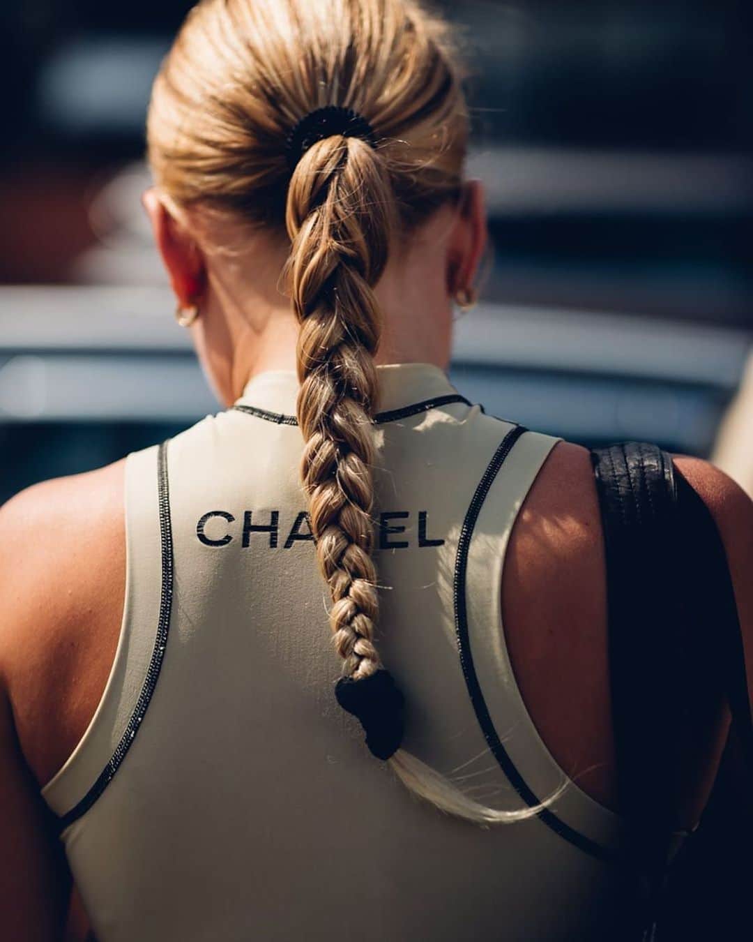 Fashion Weekのインスタグラム：「Braided to perfection on the streets of #CPHFW. 😍@frejawewer captured by @moeez.」