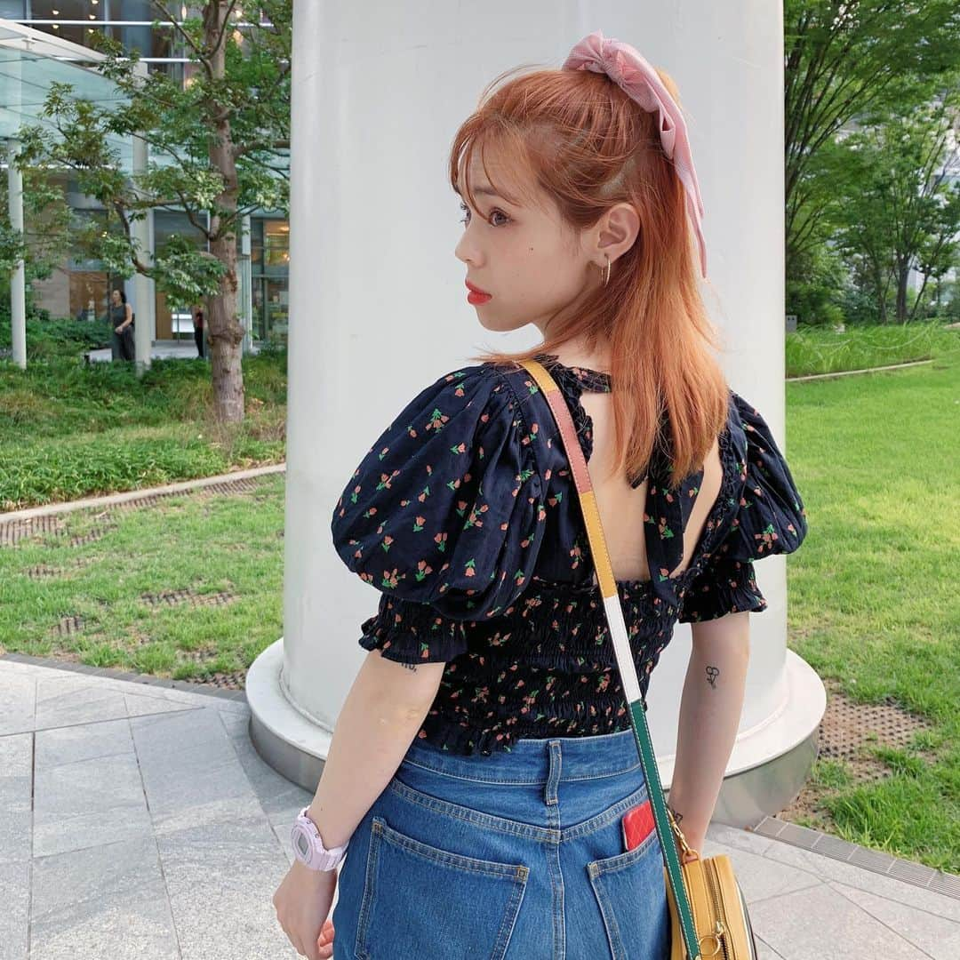 瀬戸あゆみさんのインスタグラム写真 - (瀬戸あゆみInstagram)「#ayumi_outfit 🌼🌷﻿ Tops_ #urbanoutfitters ﻿ Pants_ #xgirl﻿ Bag_ #toryburch﻿ Shoes_ #marcjacobs﻿ ﻿ iPhoneはお尻のポケットに入れる派。﻿ @xgirljp のボトム、毎日履いてるなあ。」8月14日 19時15分 - setoayumi