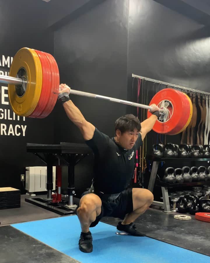 山本俊樹のインスタグラム：「- snatch 150KG  @crossfit_blackships  #ウエイトリフティングやろうぜ #weightlifting #snatch #cleanandjerk #squat #deadlift  #耐えて勝つ #率先垂範 #山本俊樹 #LEGACYLIFTER」