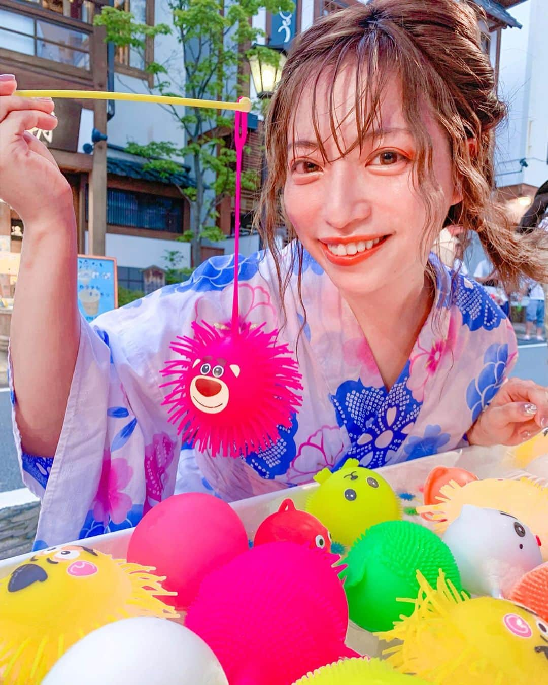 和希詩織さんのインスタグラム写真 - (和希詩織Instagram)「👘🍧♨️ #kusatsu #yukata #onsen . . 夏の草津温泉の旅♨️👘 草津温泉感謝祭がやってたよ🙆‍♀️✨ . . 人もたくさんいて賑わってて湯畑の周りに屋台👏 湯けむりに浴衣に屋台完璧な空間🤭❤️ . . 上州草津温泉噴火太鼓の迫力がすごかった🤤♨️ . 草津温泉の夏のイメージすごく変わった🤭 こんなイベントがあったなんて❣️ . . 温泉女神様降臨までの間に お祭りたくさん楽しんだの🙆‍♀️✨ . . これからたくさん草津アップするから お楽しみに♨️👘🍧 . . . . #PR#草津温泉#草津温泉感謝祭#祭り」8月14日 19時22分 - kazukishiori