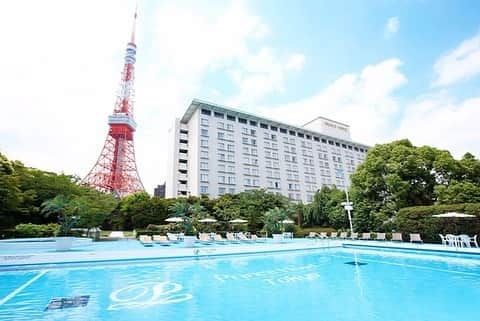 Booking.comさんのインスタグラム写真 - (Booking.comInstagram)「カップルにオススメ！インスタ映えする宿泊施設特集📸 【東京プリンスホテル（東京都）】 2017年4月に新たに改装された東京プリンスホテルは、徒歩わずか3分先の東京タワーの景色が楽しめる素晴らしいロケーションのホテルです。東京都の中心に位置しているため、アクセスもよいホテルです。モダンな内装の大きな窓のある広々とした客室の窓からは、ライトアップされた東京タワーを間近で見ることができます。雑誌CanCamとコラボレーションしているナイトプールにも注目です。  #インスタ映え #カップル #国内旅行 #東京プリンスホテル」8月14日 19時52分 - bookingcom_jp