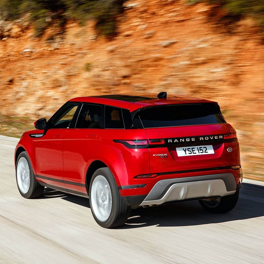 Land Roverさんのインスタグラム写真 - (Land RoverInstagram)「Smooth operator. Clean surfaces and heightened precision give new #RangeRover #Evoque an undeniable sophistication. Search “new Range Rover Evoque test drive” to experience it.  #LandRover #CompactSUV #Design #Carsofinstagram #4x4 #Luxury #Instadesign #Elegance #SustainableStyle #SustainableLiving #SustainableLuxury」8月14日 19時59分 - landrover
