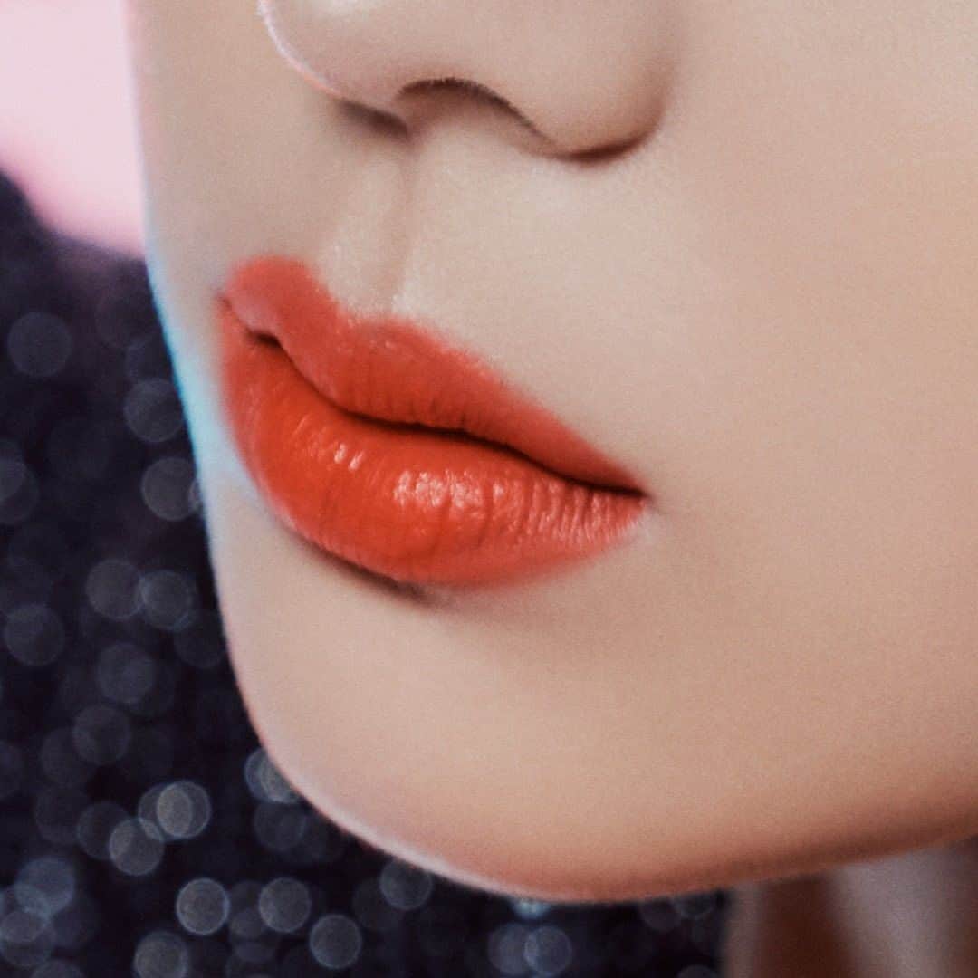 M·A·C Cosmetics Canadaさんのインスタグラム写真 - (M·A·C Cosmetics CanadaInstagram)「Sheer it out, or layer it on! What’s your favourite way to Love Me? 🧡🔥🍊 MAC Love Me Lipstick in Shamelessly Vain. #Repost @maccosmeticskorea」8月14日 20時00分 - maccosmeticscanada