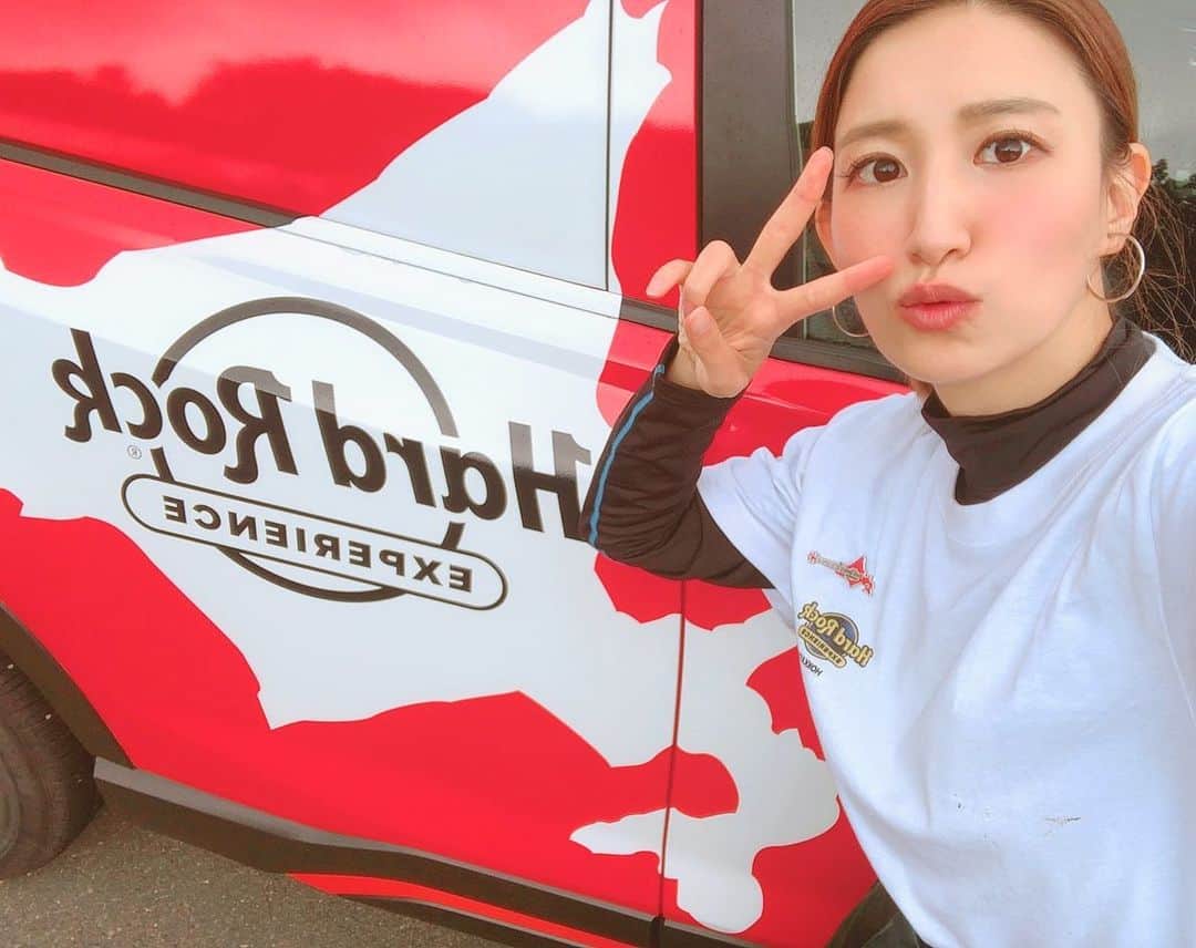 伊藤沙菜さんのインスタグラム写真 - (伊藤沙菜Instagram)「・ FMノースウェーブ 【北海道ハピネスファミリーキャンペーン powered by Hard Rock Japan】 @hardrockjapan  #hardrockjapan  @northwave825  ㅤㅤㅤㅤㅤㅤㅤㅤㅤㅤㅤㅤㅤ 上士幌町の 北海道バルーンフェスティバル🎈✨ に行ってきました🚗✨ ㅤㅤㅤㅤㅤㅤㅤㅤㅤㅤㅤㅤ はじめての熱気球搭乗体験は 大興奮🔥🔥🔥 ㅤㅤㅤㅤㅤㅤㅤㅤㅤㅤㅤㅤㅤㅤㅤㅤㅤㅤㅤㅤㅤㅤㅤㅤㅤㅤ スバルのオリジナルのHard Rock中継車で またまたあなたの街にお邪魔します❤️❤️ @subaru.jp」8月14日 20時12分 - 37room_official