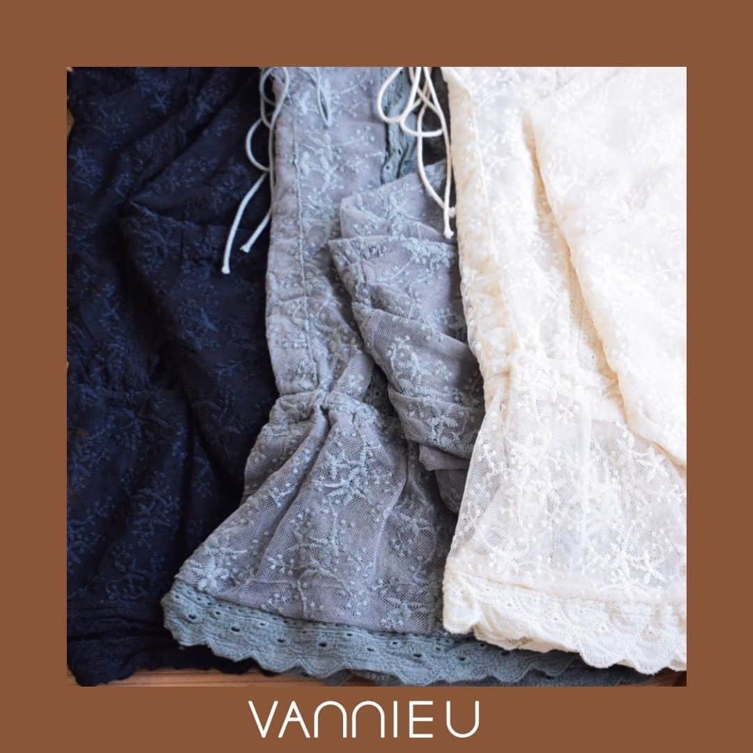 Vannie Officialさんのインスタグラム写真 - (Vannie OfficialInstagram)「coming soon........ ⠀ Vannie U 2019.A/W ⠀ ⠀ ⠀ ⠀ #vannie_u #ヴァニーユー #レーストップス#ヴィンテージ」8月14日 20時06分 - vannie__u