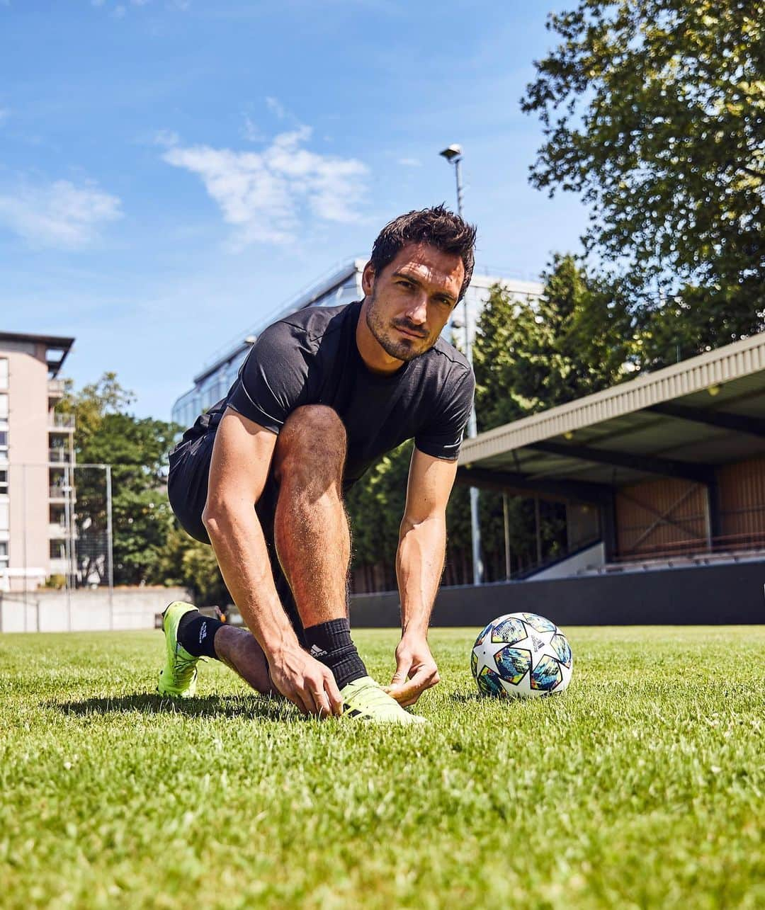 マッツ・フメルスさんのインスタグラム写真 - (マッツ・フメルスInstagram)「Black and yellow all the way 🐝 #Copa19 @adidas_de #DareToCreate」8月14日 20時21分 - aussenrist15