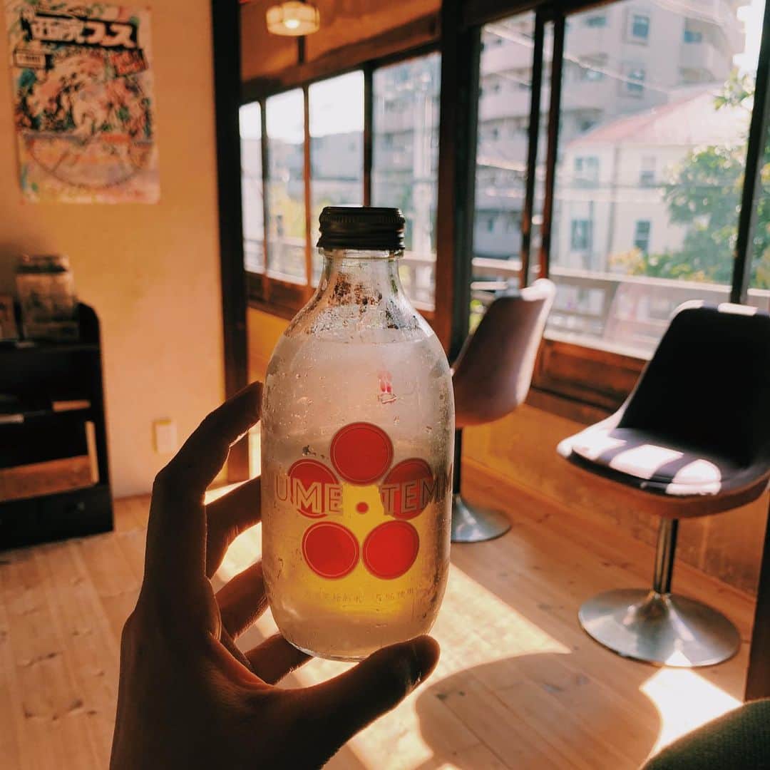 清水みさとさんのインスタグラム写真 - (清水みさとInstagram)「昨日大阪に来て、開店と同時に京都の「サウナの梅湯」いった♨️ 浴場に太陽の光が差しこむ銭湯がすごく好きでさらに、サウナ室の窓からも太陽感じれるサウナの梅湯。自然光のサウナ室って最高。。サウナと水風呂を1時間、2階でふわふわしてまた、サウナと水風呂でしめました。。幸せの絶頂。。 やはり関西にきて、梅湯を素通りするなんて！できない！！ この2階みたいな家に住みたい。。 #サウナ #サウナイキタイ #サウナの梅湯 #京都の銭湯ハイレベル」8月14日 20時31分 - misatoshimizu35