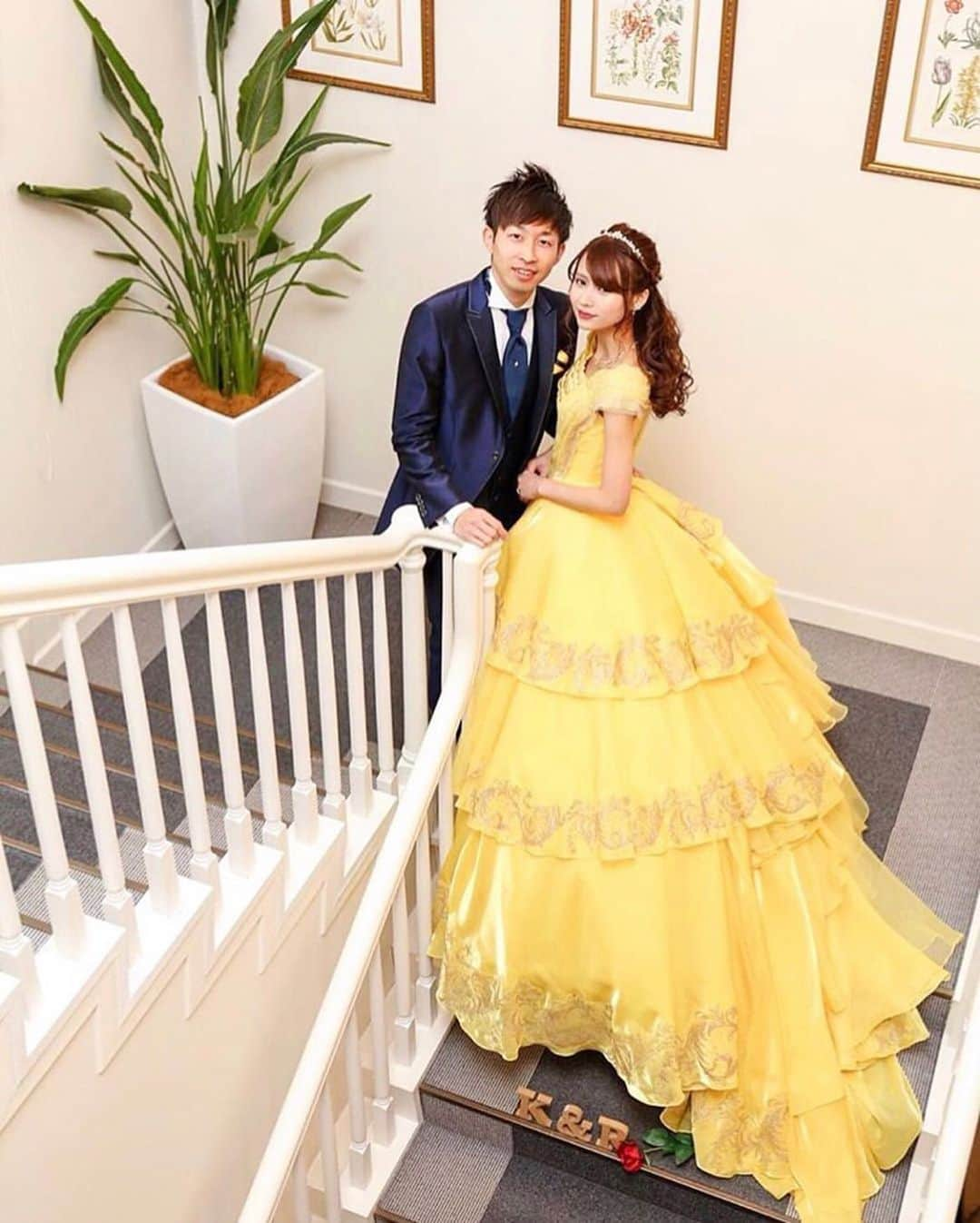 プレ花嫁の結婚式準備アプリ♡ -ウェディングニュースさんのインスタグラム写真 - (プレ花嫁の結婚式準備アプリ♡ -ウェディングニュースInstagram)「憧れのディズニープリンセスに💛美女と野獣がテーマのベル風フォト9選🌹✨ . . ➸➸➸➸➸➸➸💒➸➸➸➸➸➸➸ 本物の料金&見積もり&写真が見れる✨ . ウェディングニュース式場検索 👰 . アプリ： @weddingnews_editor web版： @weddingnews_concierge ➸➸➸➸➸➸➸➸➸➸➸➸➸➸➸➸ . . こちらのお写真は #卒花嫁 @re.na5110 さんからリグラムさせていただきました🌟 #ウェディングニュース のタグにお写真を投稿してくださり、ありがとうございました😊✨ . . . 女の子なら1度は憧れる✨ #ディズニープリンセス 😍💕 . そんなディズニープリンセスの1人 #美女と野獣 のベル風フォトが、どれもうっとりしちゃうほど素敵なんです🌹✨ . カバーは本物の #ベル のような #ウェディングフォト 💛 . 花嫁さんの美しさにうっとり☺️💓バラが1本あるだけでさらにベルらしさを感じる素敵なフォトですよね🌹 . こちらのイエロードレスは実写版美女と野獣でエマ・ワトソンさん演じる知的で美しいベルが着ているドレスを再現した #ディズニー 公式のドレスなんですよ💓 . どのフォトもとても素敵なのでぜひスワイプ👉🏻してみてくださいね✨ . . . ＼📷投稿お待ちしています／ . 花嫁はもちろん、業者さんも大歓迎✨ アナタのお写真をご紹介してもOKという方は、ぜひ #ウェディングニュース にお写真を投稿してください💕 . . ⬇︎関連アカウント⬇︎ . 💒式場検索 【 @weddingnews_concierge 】 👰マイレポ花嫁 【 @weddingnews_brides 】 . . その他、編集部からの連絡専用 @weddingnews_contact や、スタッフ個人の連絡用として @WN_xxxx（xxxは個人名）があります💕 . ………………………………………… ❤️WeddingNewsとは？ . 花嫁のリアルな”声”から生まれた 花嫁支持率No1✨スマホアプリです📱💕 . . 🌸知りたい… #結婚式準備 に役立つ記事を毎日150件配信中♩ . 🌸見たい… インスタの #ウェディング 系投稿TOP100が毎日チェックできる＊IG画像の複数ワード検索も可♩ . 🌸叶えたい… #結婚式 関連の予約サイトが大集合♩ . 🌸伝えたい… 自分の結婚式レポ『マイレポ』が簡単に作れる♩卒花嫁のレポが読める♩ . . @weddingnews_editor のURLからDLしてね✨ . . . #プレ花嫁 #結婚  #花嫁  #ウエディング  #プレ花嫁準備 #2019秋婚 #プリンセス #ディズニーランド #ディズニーウェディング #フェアリーテイルウェディング #前撮り #フォトウェディング #カップル #新郎新婦 #日本中のプレ花嫁さんと繋がりたい #ディズニーランド #beautyandthebeast #カップルフォト」8月14日 20時31分 - weddingnews_editor