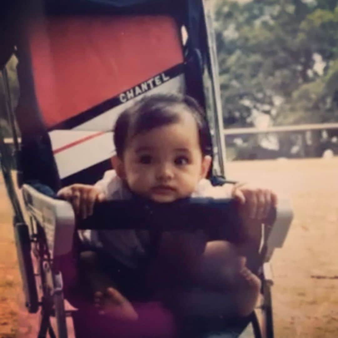 Iya Villaniaさんのインスタグラム写真 - (Iya VillaniaInstagram)「So... am I Primo or Leon? 😆  Who else here is an 80’s baby?!? Did you know that everyone’s fave Red Ribbon Taisan has been around since then?? 😊 so for those of you who love it as much as I do, here’s your chance to win a special 10-pc Taisan loaf basket! To be given away to 20 lucky winners who join in on the fun for Red Ribbon #ThrowBackTaisanThursday - on Aug 15, 22, 29 and Sept 5  Here’s what to do!  STEP 1: Just go to any Red Ribbon store on the said dates STEP 2: Take a photo with all the '80's props and/or with the store crew in costume! Bonus points for creativity STEP 3: Post it on your feed with WHY you love the good ol '80's days and why you love Red Ribbon Taisan!  Use the hashtags #ThrowBackTaisanThursday and #IyaXRedRibbon. Winners will hear from us after Sept 12. So stay tuned! #ThrowBackTaisanThursday #IyaXRedRibbon」8月14日 20時24分 - iyavillania