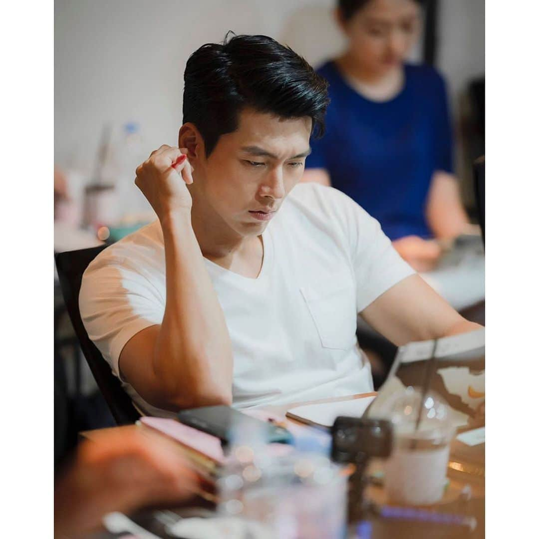 ヒョンビンさんのインスタグラム写真 - (ヒョンビンInstagram)「First script reading for tvN drama series “Love's Crash Landing” took place July 31, 2019 in Sangam, Seoul, South Korea.  #hyunbin #현빈 #ヒョンビン #玄彬 #sonyejin #손예진 #사랑의불시착」8月14日 20時27分 - withhyunbin