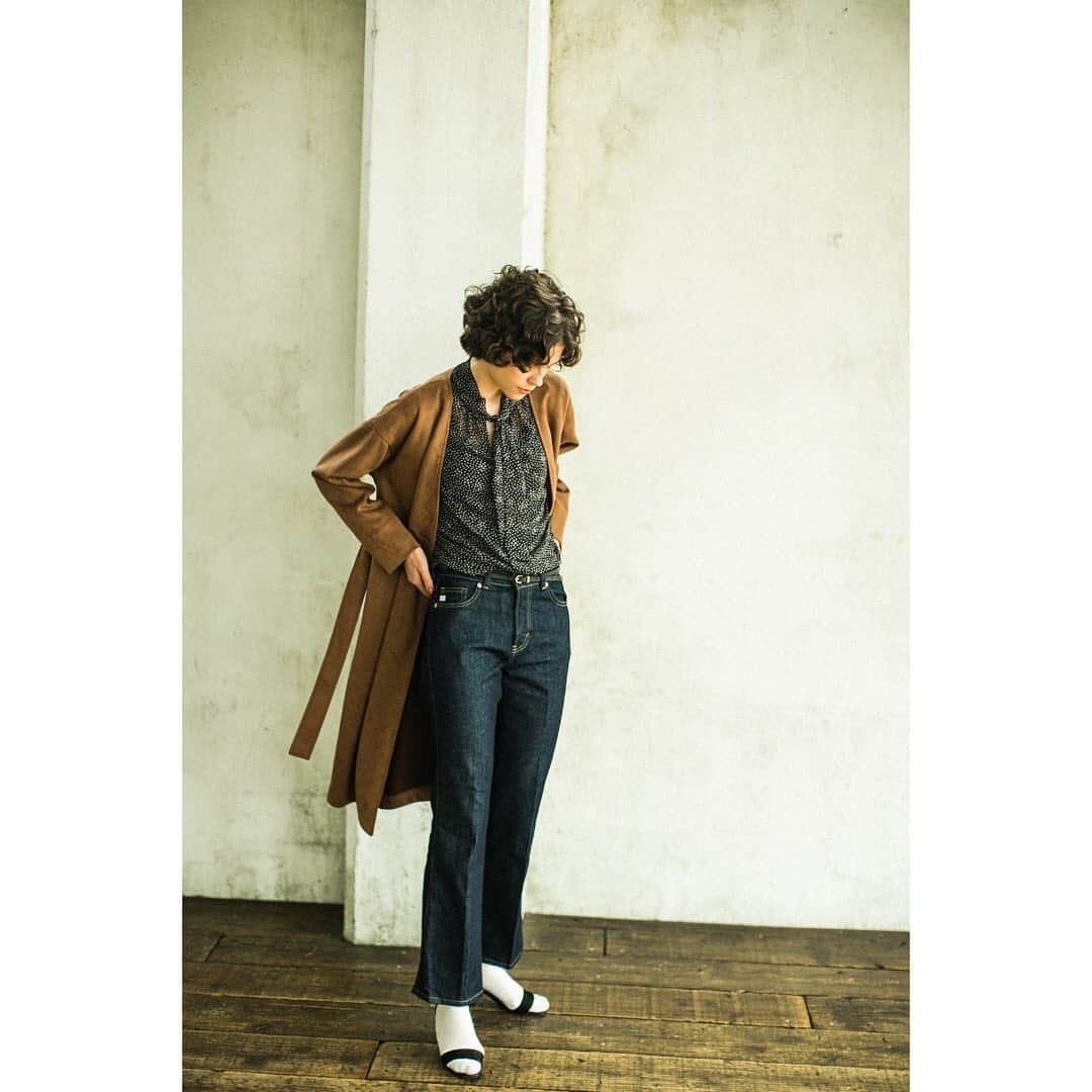 le. coeur blancさんのインスタグラム写真 - (le. coeur blancInstagram)「・﻿ 2019﻿ le.coeur blanc﻿ AUTUMN COLLECTION Vol.1﻿ "Trad&Classical × Preppy"﻿ ・﻿ #8﻿ ・﻿ coat:¥12,960-﻿ blouse:¥9,720-﻿ pants:¥10,692-﻿ earrings:¥3,780-﻿ bag:¥10,260-﻿ socks:¥1,080-﻿ sandals:¥10,800-﻿ ・﻿ ﻿ ﻿ #lecoeurblanc #ルクールブラン﻿ #autumn#lookbook#collection#style﻿ #coordinate#fashion#le_web﻿ ﻿ WEBカタログvol.1公開中です＊﻿ プロフィールのURLをCheck‼︎」8月14日 20時34分 - lecoeurblanc_official