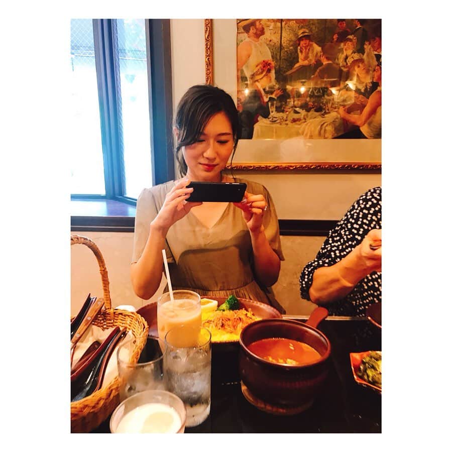 赤谷奈緒子さんのインスタグラム写真 - (赤谷奈緒子Instagram)「family💐  #family #가족 #家族 #先日 #お姉ちゃんとお母さんが #広島から用事で来てくれた🥺 #ありがとう #色々あったけど #ゆっくり会えて嬉しかった♡」8月14日 20時40分 - naokoakatani