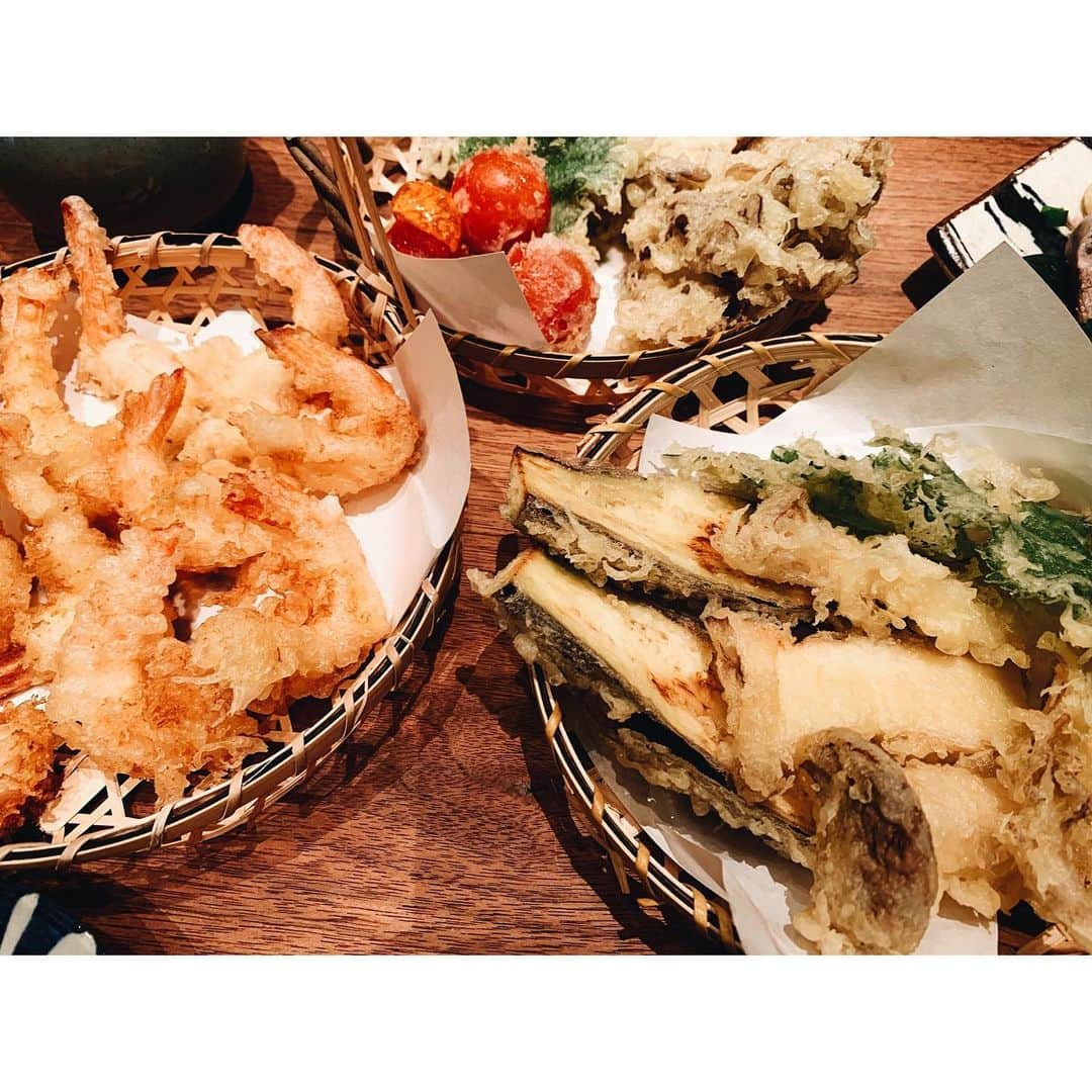 GENKINGの釜飯さんのインスタグラム写真 - (GENKINGの釜飯Instagram)「海老天が海老フライみたいになってしまった🍤笑 ✔︎ #天ぷら ✔︎ #カツオのタタキ #genkingkitchen」8月14日 20時51分 - genkingkitchen