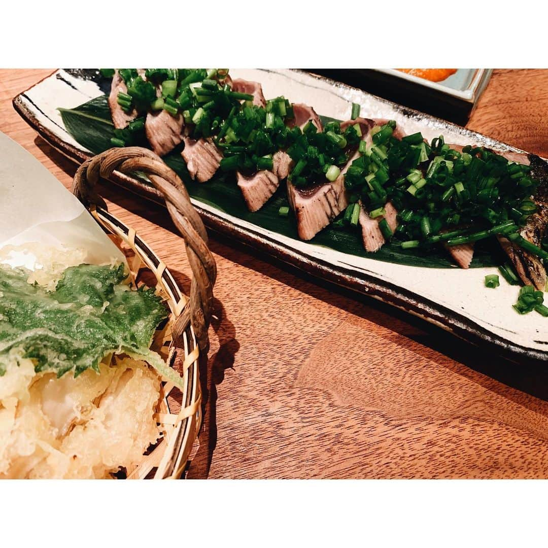 GENKINGの釜飯さんのインスタグラム写真 - (GENKINGの釜飯Instagram)「海老天が海老フライみたいになってしまった🍤笑 ✔︎ #天ぷら ✔︎ #カツオのタタキ #genkingkitchen」8月14日 20時51分 - genkingkitchen