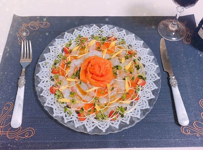 のインスタグラム：「おうちコース料理リベンジした🍽💫 昔ほど料理作る頻度減ったけど、たまに無性に凝った料理作りたくなってしまう🍳🥩 ・ ・ #おうちコース料理 #自作コース料理 #コース料理 #🍽 ＃真鯛とサーモンのカルパッチョ #ポタージュスープ #黒毛和牛ステーキ #カルボナーラ #温玉 #インスタ映え料理 #自炊 #レシピ #キャバ嬢 #天音ゆめか」