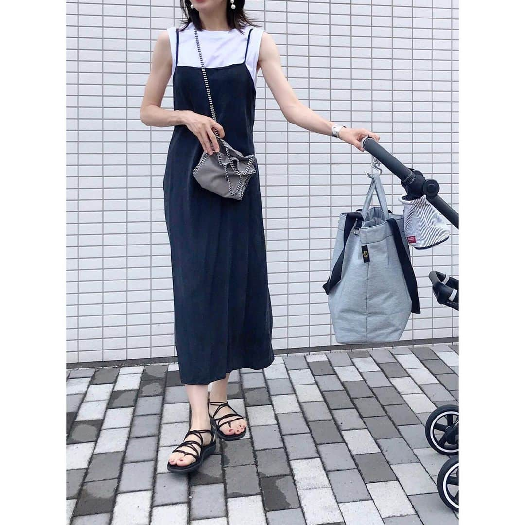 emi0830emiさんのインスタグラム写真 - (emi0830emiInstagram)「2019.8.14 着回し着回し☺︎ 久々にzaraの墨黒ワンピース❤︎ * * * インナー#uniqlo  ワンピ#zara  バッグ#stellamccartney  サンダル#teva * * * #シンプルコーデ#カジュアルコーデ#着回しコーデ#きれいめカジュアル#ワンピース#モノトーンコーデ」8月14日 20時53分 - emi0830emi