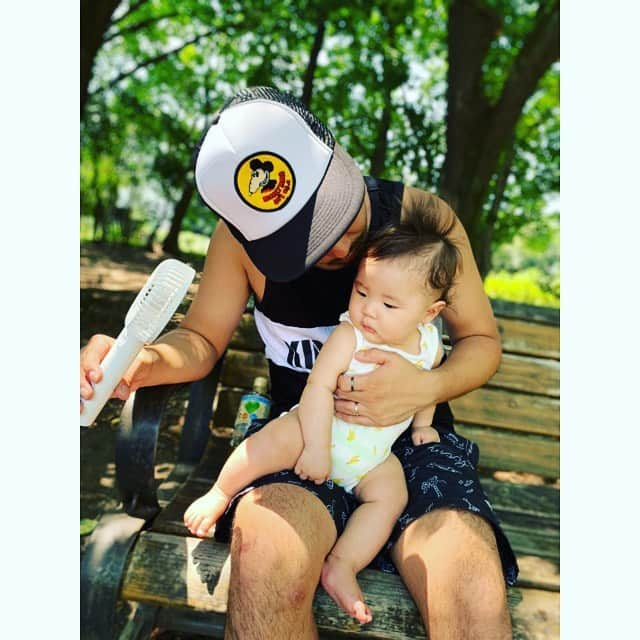 NON-Pさんのインスタグラム写真 - (NON-PInstagram)「お風呂のアヒルちゃんと同じ顔👶🏻🐥❣️❣️ 可愛い過ぎる😍❤️ ・ 2週連続でお気に入りの公園行ったり⛲️🌿🌳🍃🏞 くだらない事で大笑いしたり😆‼️ ごくごく素朴だけど、世界一幸せだと思える… それが家族なのねー👪❤️ ・ また今日からパパ不在で寂しいけど、ユウシンと一緒に楽しく待ってよう🤱🏻💋💋 ・ ・ #お風呂 #ひよこちゃん #🐥 #公園 #お散歩 #ばちゃばちゃ池 #5months #5ヶ月ベビー #生後5ヶ月 #産まれてきてくれてありがとう  #0220 産まれ #👶🏻 #baby #boy #family #happy #smile  #友優心 #ゆうしん #yuushin #cute #🤱🏻 #家族 #papa #mama #宝物 #mylove #iloveyou #愛してる」8月14日 21時05分 - nonp_mam