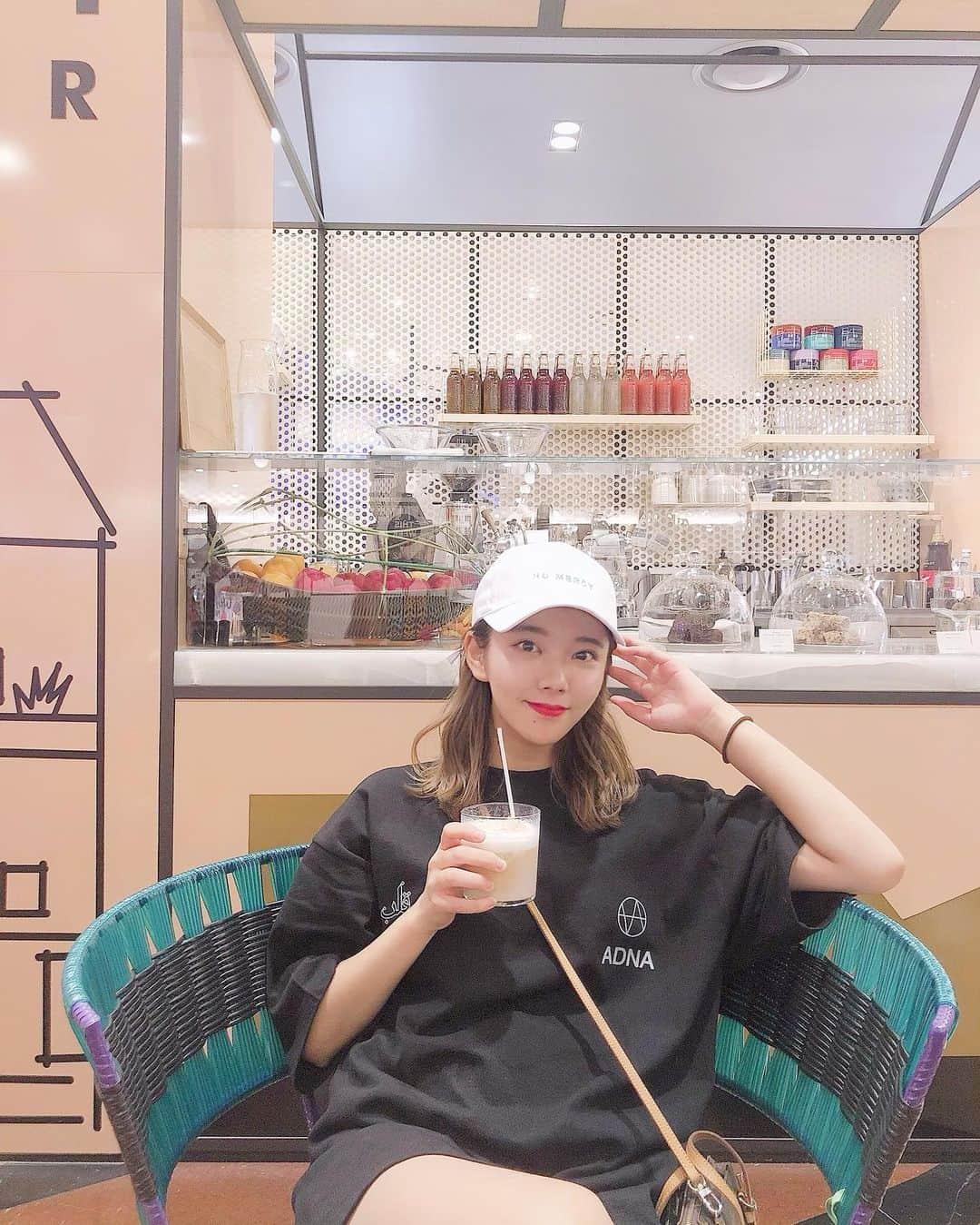 萩尾美聖さんのインスタグラム写真 - (萩尾美聖Instagram)「かわいいカフェみっけ👀❤︎ #marniflowercafe」8月14日 20時59分 - misato_hagio