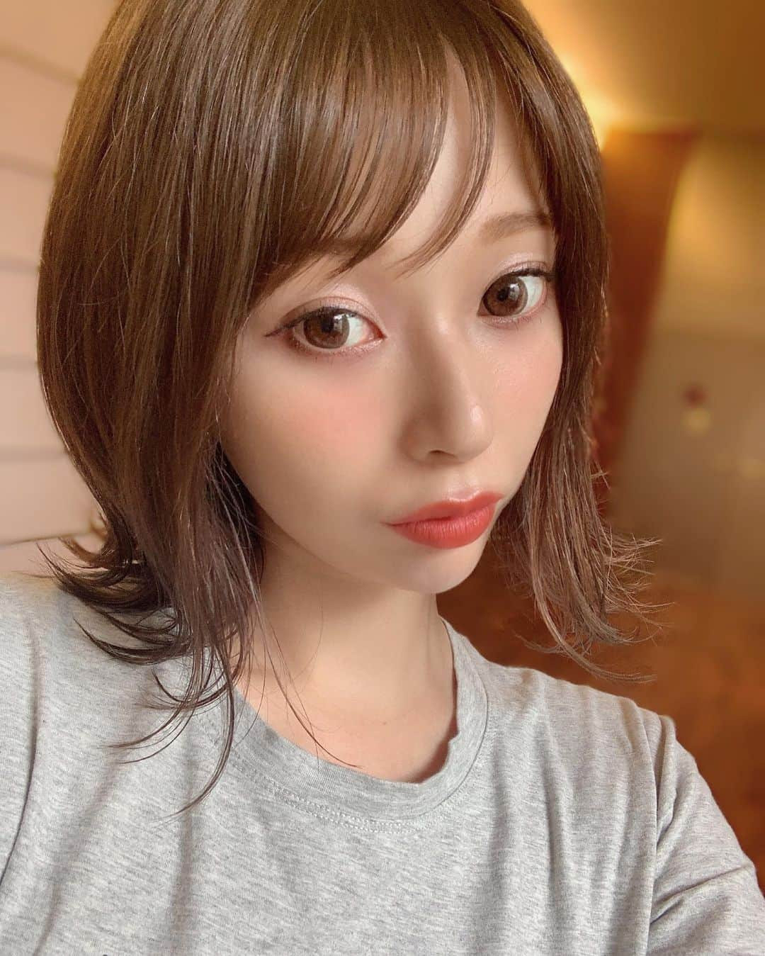 karen okajimaさんのインスタグラム写真 - (karen okajimaInstagram)「ㅤㅤㅤ ㅤㅤㅤ カットカラーしました🙆‍♀️ アンケートとったら90%の人が 短い方がいいとのことだったので やっぱり短くしました✨💇💈✂ 超絶すっきり〜〜〜〜っっ☺️ 後の10%のロングに入れて下さった方 すいません😢またいつか伸ばします❤️ ㅤㅤㅤ  ともさんいつもありがとうございます✨ ㅤㅤㅤ ㅤㅤㅤ #グランマッシュ #GRANNMASH #カット #イメチェン #大阪サロン #ヒルトンプラザウエスト #岡島かれん」8月14日 21時00分 - karenokajima0318