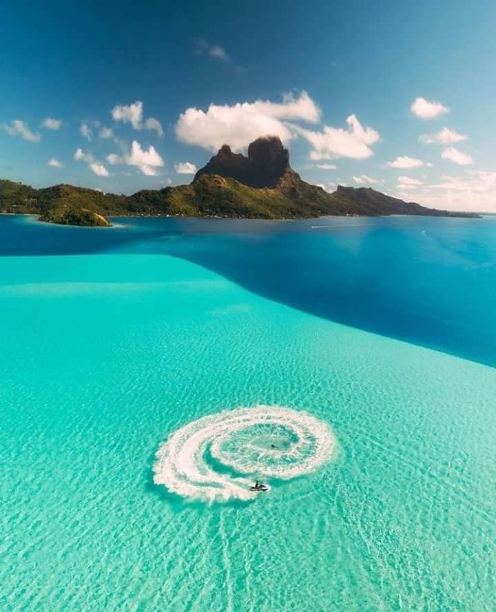 Orient Watchさんのインスタグラム写真 - (Orient WatchInstagram)「Time to jet. Tag someone you want to take to Bora Bora below!⁠ ⁠ timeless capture by the talented @karl_shakur⁠ ⁠ ⁠ •⁠ #borabora #frenchpolynesia #tahiti #boraborabeach #maldives #honeymoon #travelling #traveler #tourism #travelingram #igtravel #europe #traveller #travelblog  #travelblogger #traveltheworld #instatraveling #instapassport #Moorea #menswatch⁠ #TravelAwesome #borabora #polynesia #polynesian #naturephotography #landscapephotography #drone #dronephotography #watchfam #diverwatch⁠ ⁠」8月14日 21時00分 - orientwatch