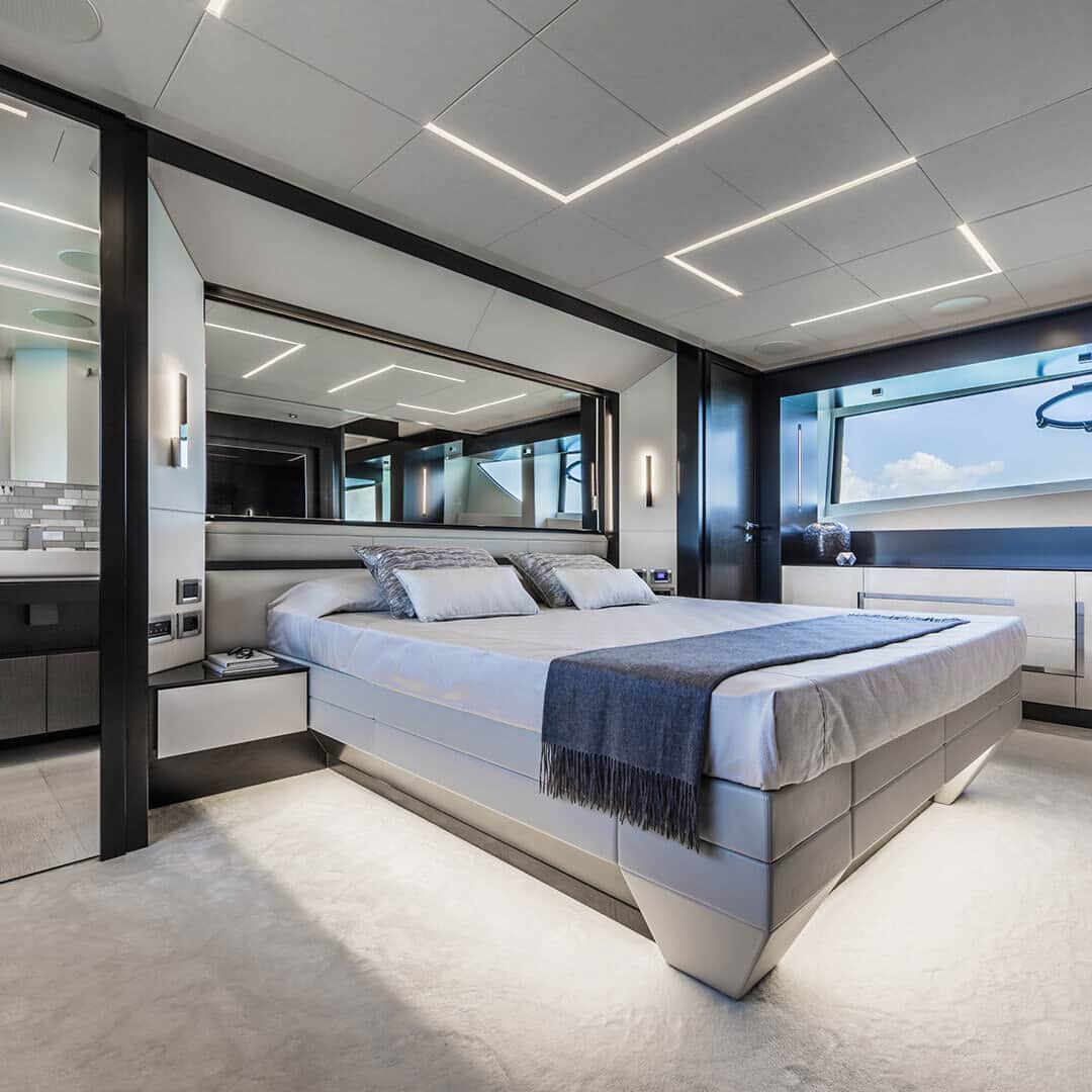Poltrona Frauさんのインスタグラム写真 - (Poltrona FrauInstagram)「An island of relax in the middle of the sea. Discover the restyling project of the Pershing P9X yacht, born from the long-lasting partnership between Poltrona Frau and @ferrettiyachts. –  #PFInteriorsInMotion #PoltronaFrau #InteriorDesign #Interiors #Furniture #ItalianDesign #CarinaSethAndersson #FerrettiYachts」8月14日 21時01分 - poltronafrauofficial