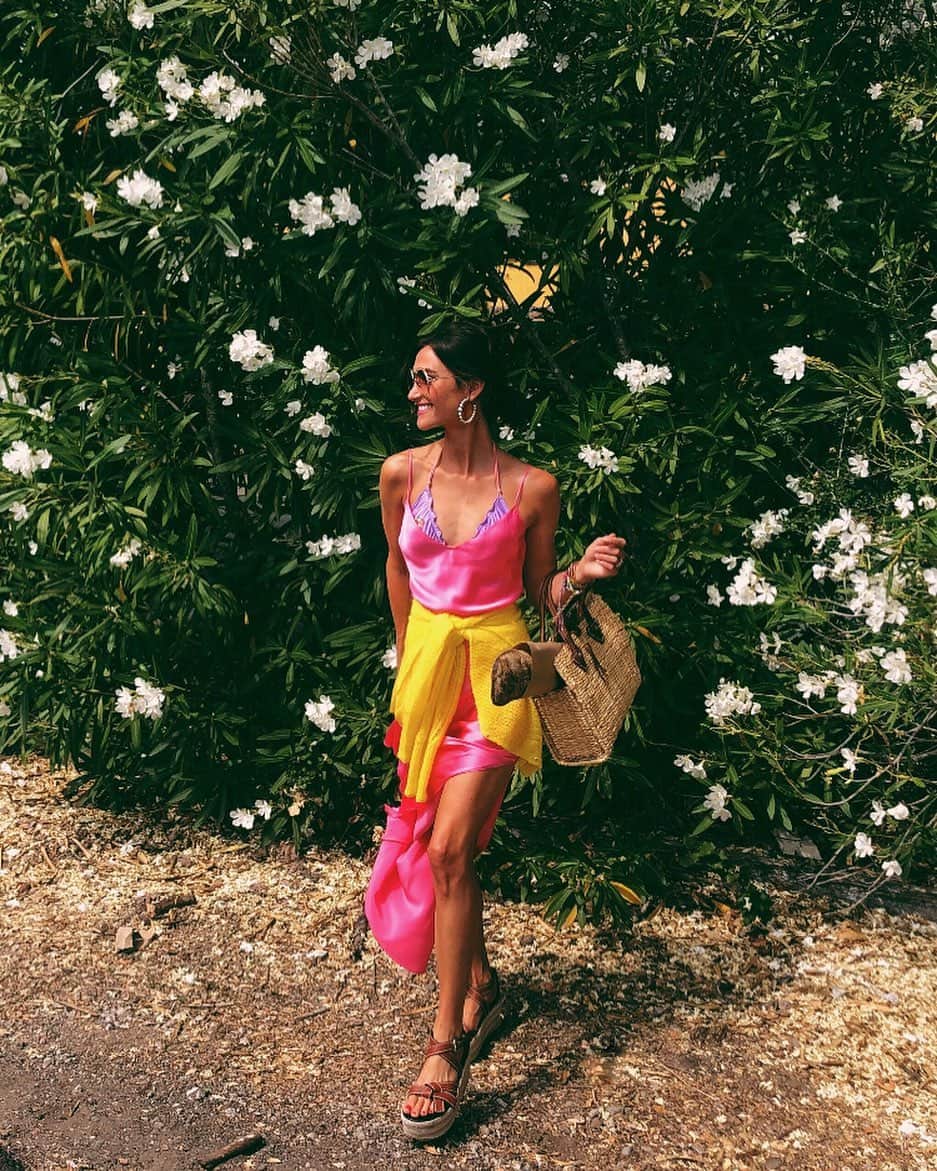ダニジョーのインスタグラム：「Party in the garden 🌸✨🙌🏼」