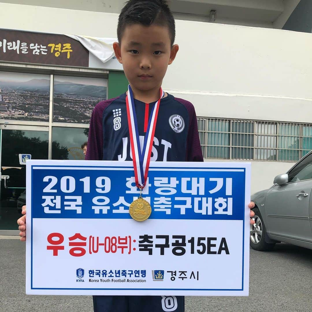 チョ・ウォニさんのインスタグラム写真 - (チョ・ウォニInstagram)「저스트풋볼 우승🥳⚽️💪🙏 윤준아 우승축하해😍😘🥰❤️ 더운날씨에 너무 고생많았어👍 @just_football_academy  믿고 맡겨주신 부모님들께도 다시한번 진심으로 감사드립니다🙏 애들아 너흰 감동이었어❤️ #화랑대기전국유소년축구대회  #저스트풋볼아카데미 #우승 #⚽️」8月14日 21時26分 - wonhee06