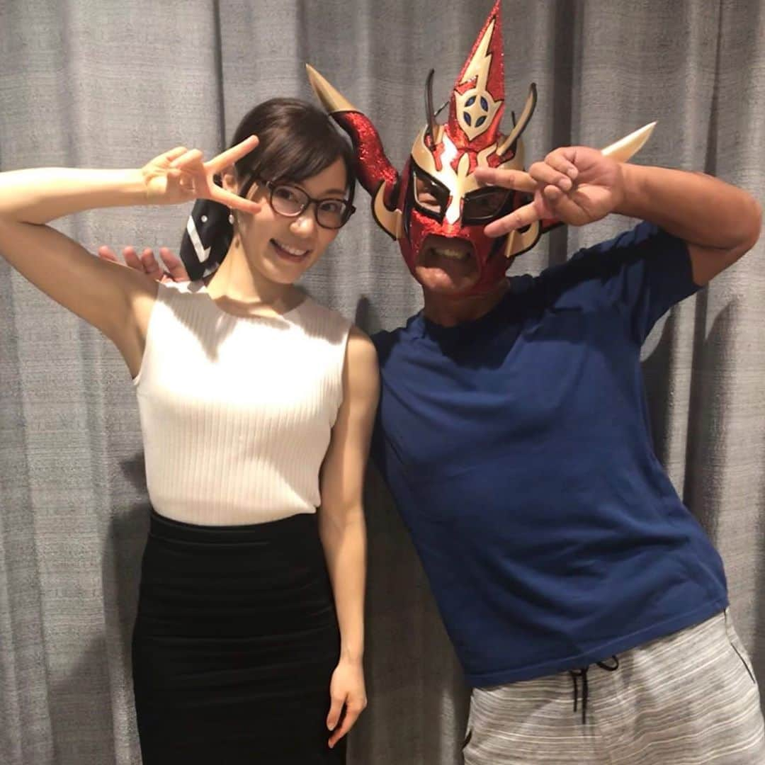 元井美貴さんのインスタグラム写真 - (元井美貴Instagram)「8/14(水) 16(金) 20(火) 22(木)は #njpwworld で #獣神サンダーライガー 選手がゲスト解説された試合が配信されます🎙お見逃し&お聞き逃しなくです🔥 #njpw #cmll #njcmll #プロレス解説 #世界の獣神 #記念撮影ありがとうございます #スタジオにて」8月14日 21時28分 - mikimotoi