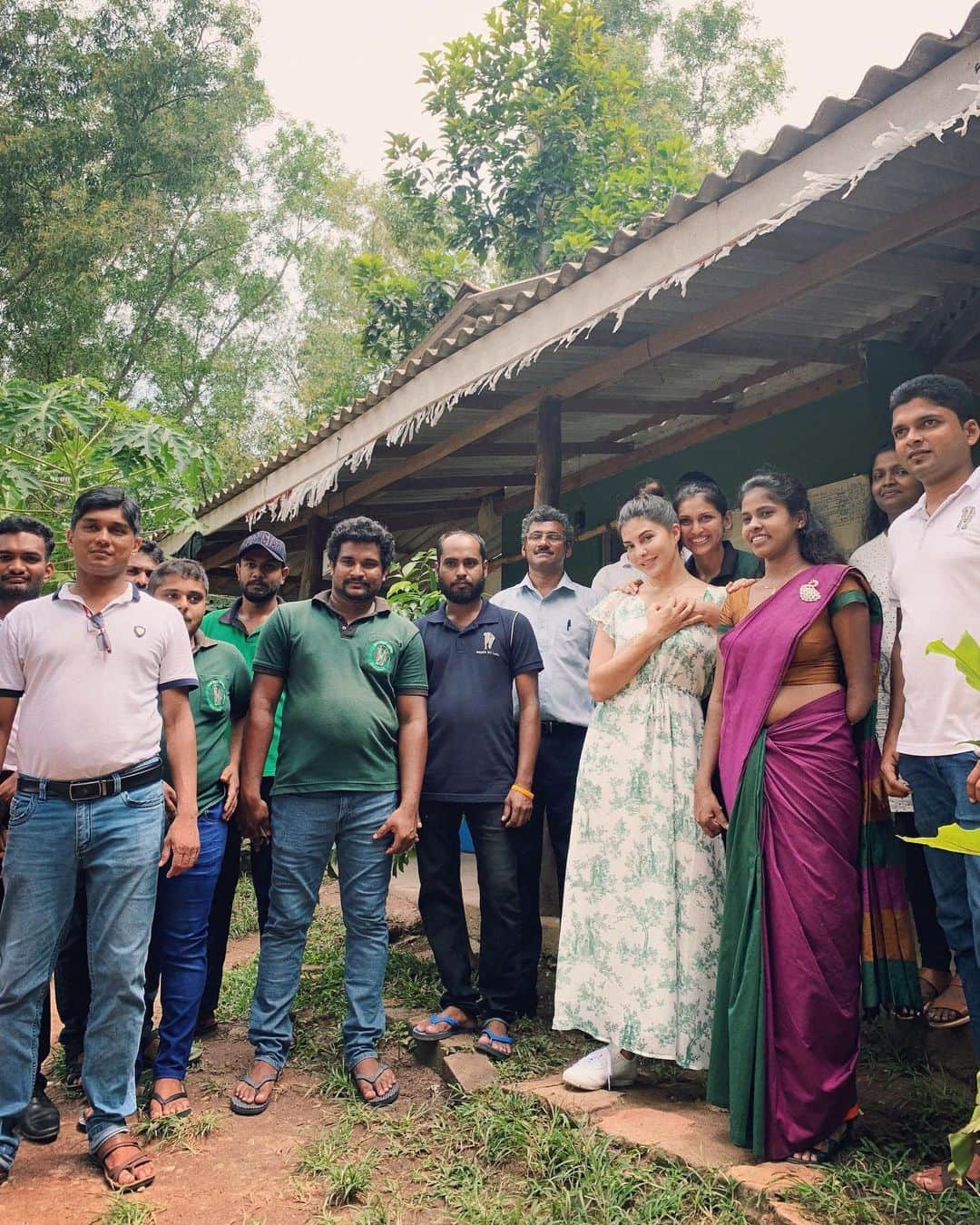 Jacqueline Fernandezさんのインスタグラム写真 - (Jacqueline FernandezInstagram)「Team Sri Lanka Wildlife Sanctuary!! So inspired by the work you do!!! Extremely proud of our first Surgery Unit by @merlingreenmagichomes @wingmanindia @supersonex @orangeelectric @wildlife_rescue_srilanka」8月14日 21時31分 - jacquelienefernandez