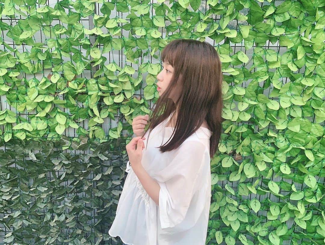 のインスタグラム：「#ひろろいろ　更新しました 先日のライブダイジェストです  楽しかったけど課題は盛りだくさん ギターも歌ももっと練習しなきゃな  一人で立つってこんなに大変なことやったんかとか いつもみんなに助けられてたなとか 色々考えました、お盆なので  関係ないな  #ひろろいろ#ひろろいろライブ#弾き語り#写真#photo#ootd#jeanasis」
