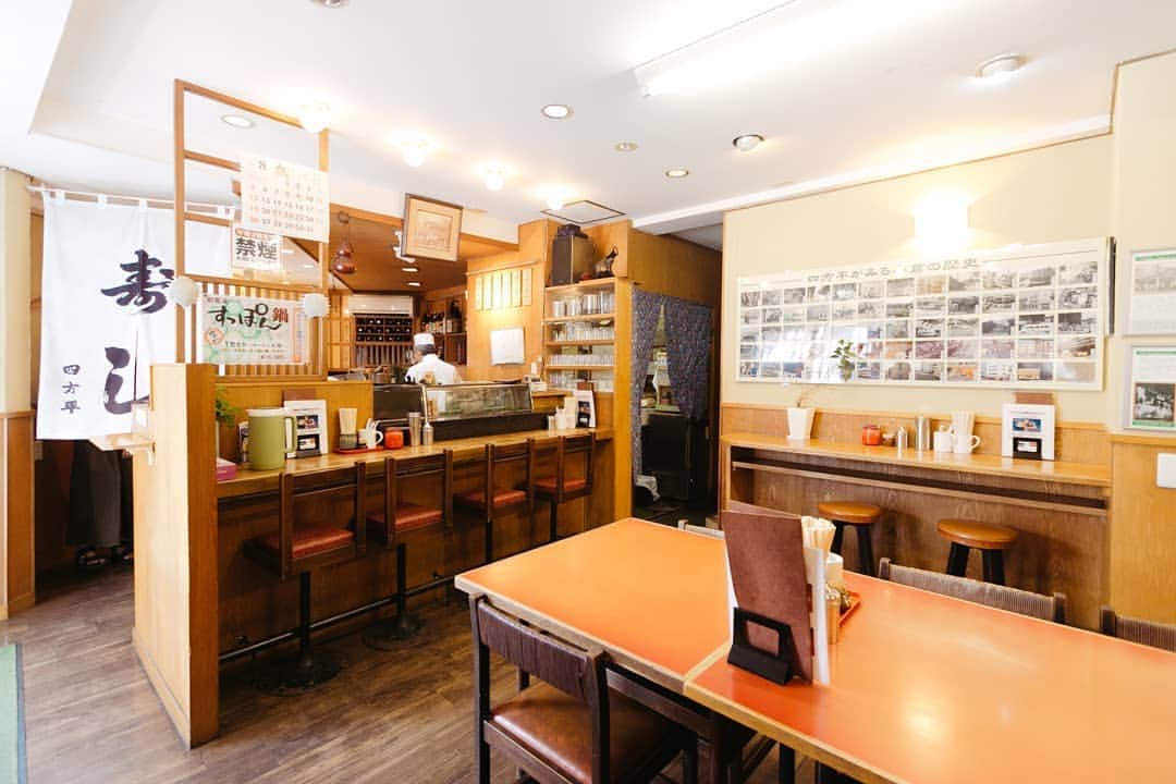 HereNowさんのインスタグラム写真 - (HereNowInstagram)「Fight no more with your family or friends about eating sushi or ramen. Yomohei has them in one roof. 昭和12年創業。寿司屋とラーメン屋が同居する老舗店 Recommended by @initialdeeee. . . . #herenowcity #wonderfulplaces #beautifuldestinations #travelholic #travelawesome #traveladdict #igtravel #livefolk #instapassport #optoutside #四方平 #北九州 #北九州旅行 #日本旅行」8月14日 21時38分 - herenowcity