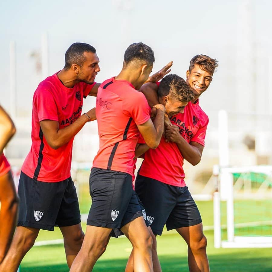 オリベル・トーレスのインスタグラム：「Vuelta a los entrenamientos con el punto de mira puesto en el partido del domingo! Vamos @sevillafc 😃💪🏼」