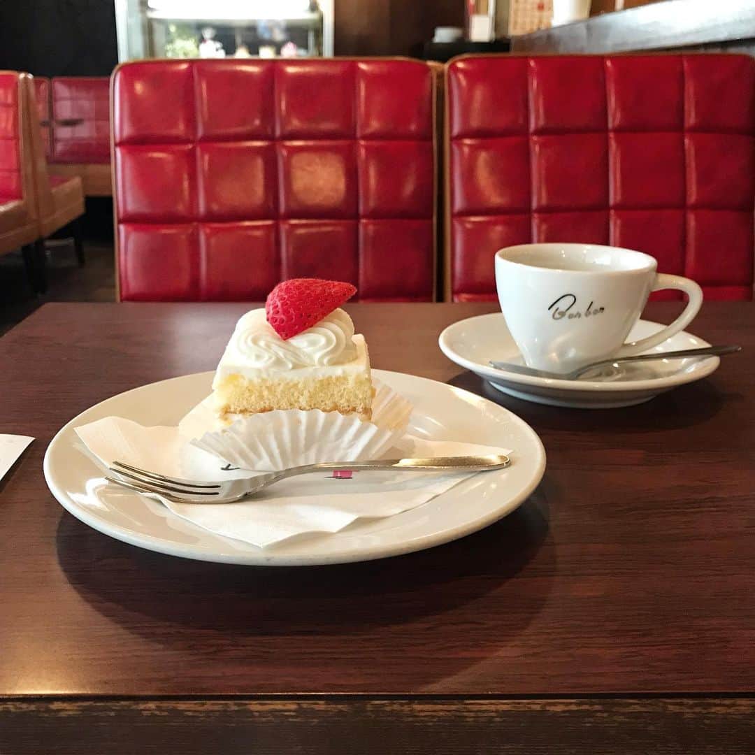 __784__さんのインスタグラム写真 - (__784__Instagram)「. 喫茶店特集の本を作ることがあればこの写真を表紙にしたい🍰☕️ . #喫茶店探訪記」8月14日 21時47分 - ___nk1029