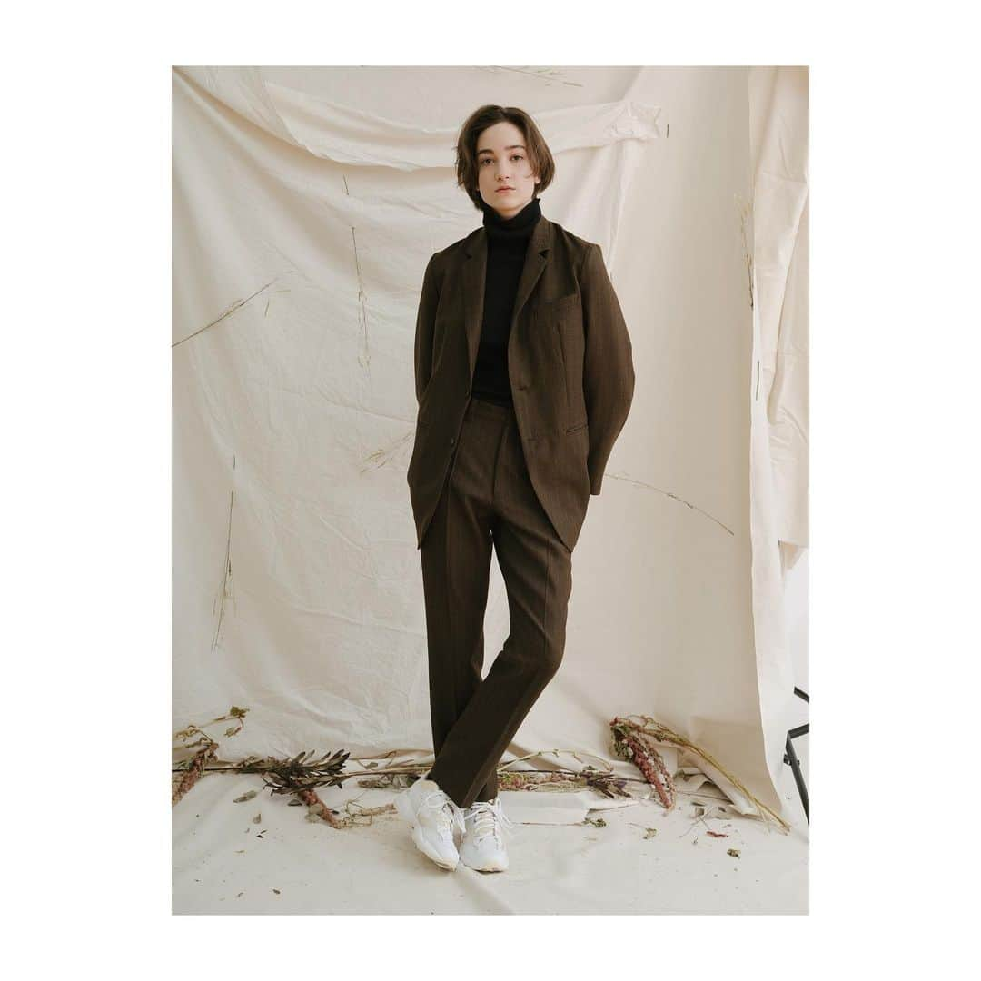 サワ タカイさんのインスタグラム写真 - (サワ タカイInstagram)「Fall / Winter 2019 Long Blazer in Brown Wool Stripe Suit Trouser in Brown Wool Stripe Rib Turtle Tee in Black/Gold #sawatakai #1918centenary #fall2019」8月14日 21時59分 - sawatakai_official