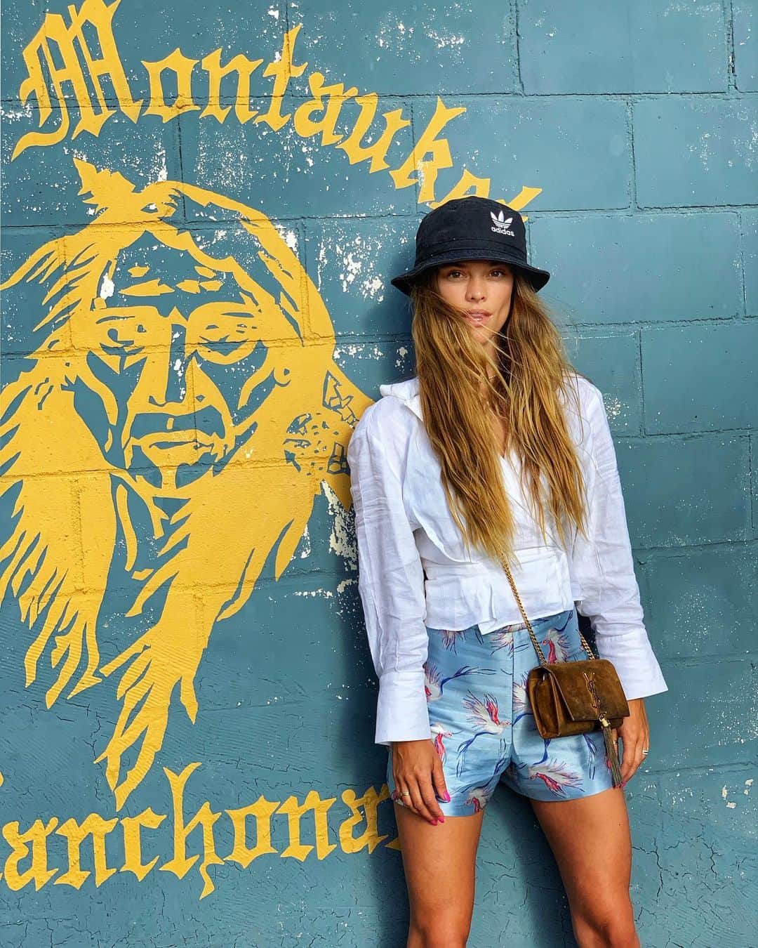 のインスタグラム：「loves a good bucket hat. • swipe • @benjaminthigpen on the 🤳」