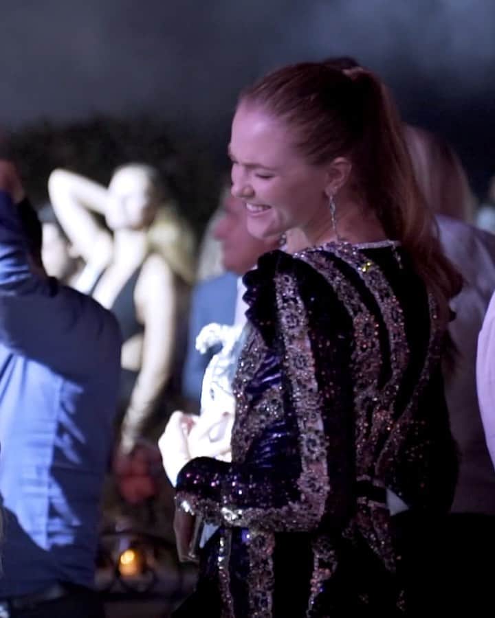 ヴラダ・ロスリャコヴァのインスタグラム：「Read my lips 💃  Caught by @romainreglade thank you 😊  #UnicefGala」