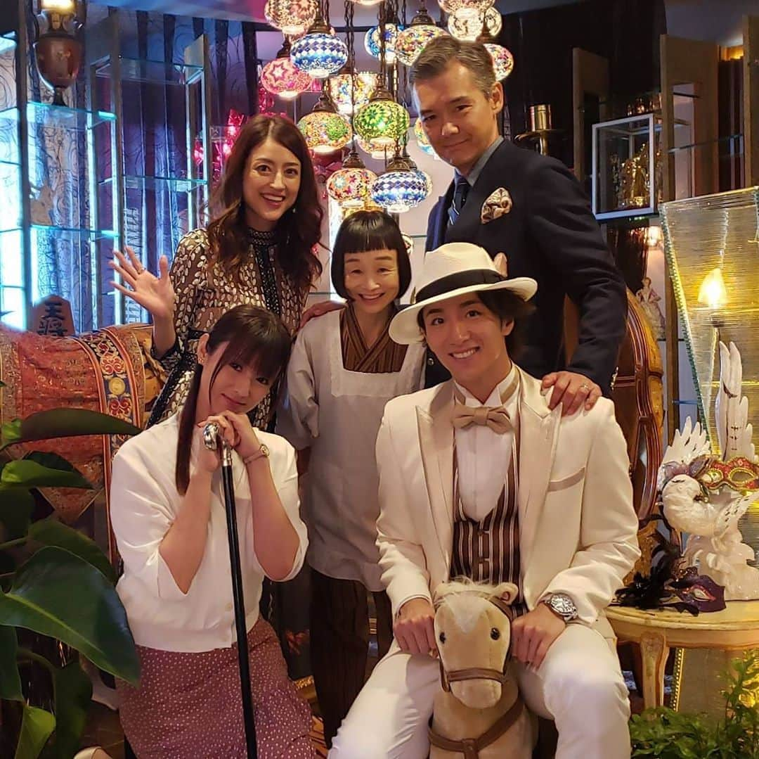 フジテレビ「ルパンの娘」さんのインスタグラム写真 - (フジテレビ「ルパンの娘」Instagram)「#ルパンの娘 オフショット📸﻿ ﻿ ﻿ ‪三雲家についに円城寺様が⁉️‬﻿ ﻿ ﻿ ﻿ ‪なんと豪華な集合写真😂✨‬﻿ ﻿ ﻿ ‪泥棒集結💎💎💎‬﻿ ﻿ 皆さんはどの泥棒に﻿ 弟子入りしたいですか？🤔笑﻿ ﻿ ﻿ 天性の才能を持つ華👠﻿ ﻿ 美術品専門の尊 🖼﻿ ﻿ 宝飾品専門の悦子様💄﻿ ﻿ 伝説の鍵師🗝マツ﻿ ﻿ 世界を股にかける泥棒🕺﻿ ﻿ ﻿ ﻿ ‪なぜ円城寺が三雲家にいるかは‬﻿ ‪明日放送の第6話で▶︎▶︎﻿ ﻿ ﻿ #ルパンの娘 💎 #第6話は8月15日夜10時〜﻿ ﻿ #深田恭子 #瀬戸康史 #小沢真珠 #栗原類 #どんぐり #藤岡弘、#加藤諒 #大貫勇輔 #信太昌之 #マルシア  #麿赤兒 #渡部篤郎 ﻿ ‪」8月14日 21時57分 - lupin_no_musume