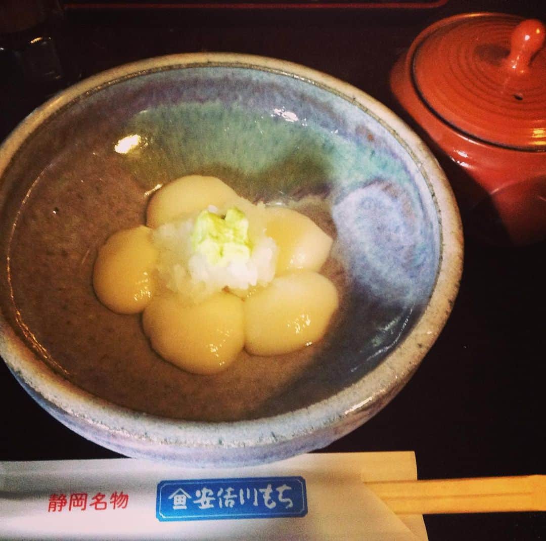 三角みづ紀さんのインスタグラム写真 - (三角みづ紀Instagram)「今日はだいすきな芹沢銈介美術館へ行き、だいすきなお餅を食べて、ゆきこさんと清水散策。いま制作中のための映像も録れた。すてきな日。」8月14日 22時03分 - misumimizuki