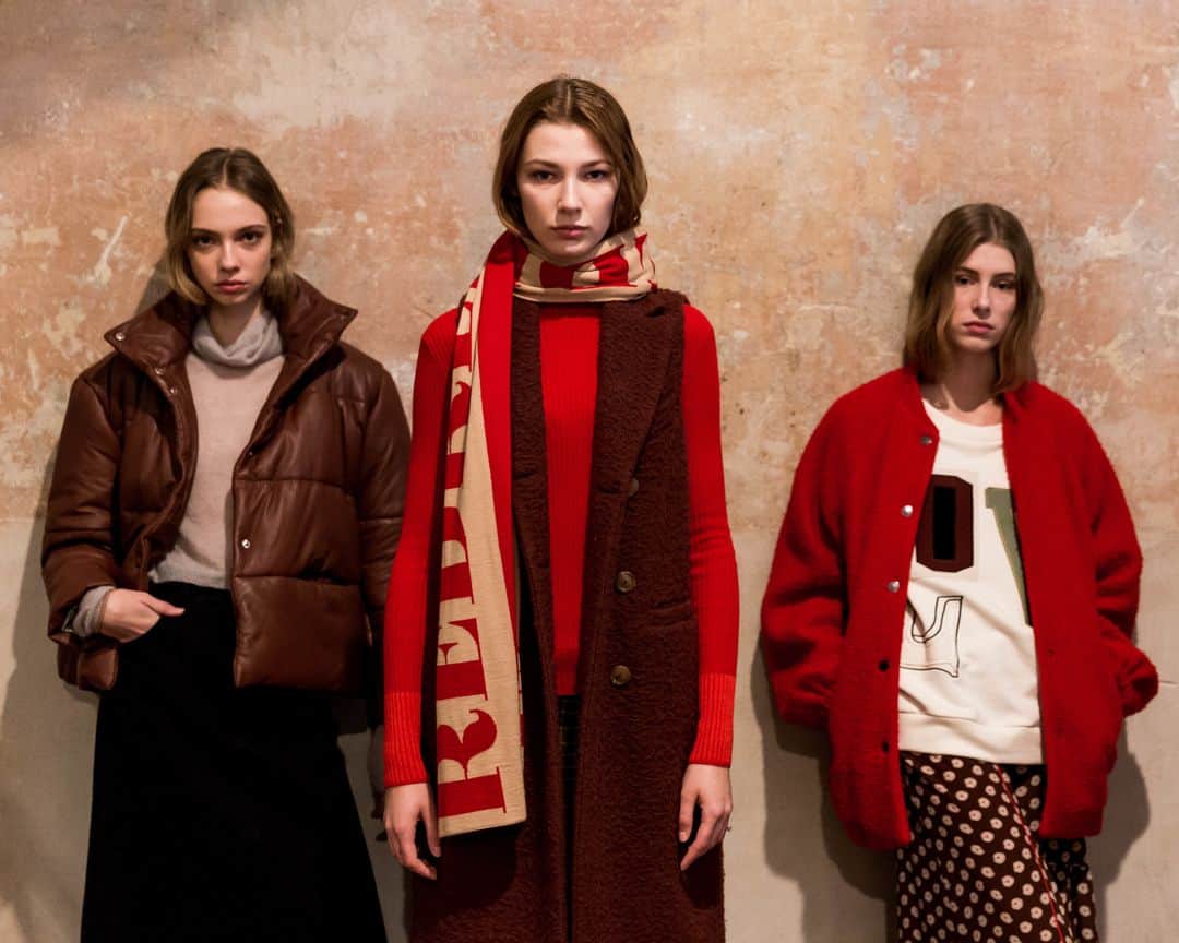 のインスタグラム：「Red and Brown, a warm mix perfect for the Autumn 🍂 FW_19 Crème is now available in boutiques and online, check our preview on alysi.it 🤳 . . #alysi #fw19 #fallwinter #creme #precollection #newcollection #redandbrown #colormix #colorpalette #fallinlove」