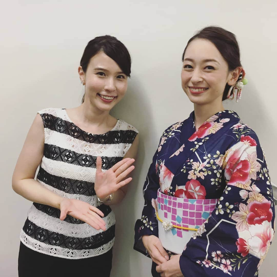 瞳ゆゆさんのインスタグラム写真 - (瞳ゆゆInstagram)「今日はみんなと写真撮れて嬉しい😆♥️ まなさん、インタビュー終わりに待ってくれてた！！！ まずは、おかみさん風の写真から！😂 だんだん崩れていくよ！笑  #競馬 #競馬中継 #キャスター #芦崎愛 さん#黒潮盃 #リンノレジェンド #大井競馬場 #東京mx #宝塚og #アナウンサー #瞳ゆゆ」8月14日 22時08分 - yuyu_hitomi