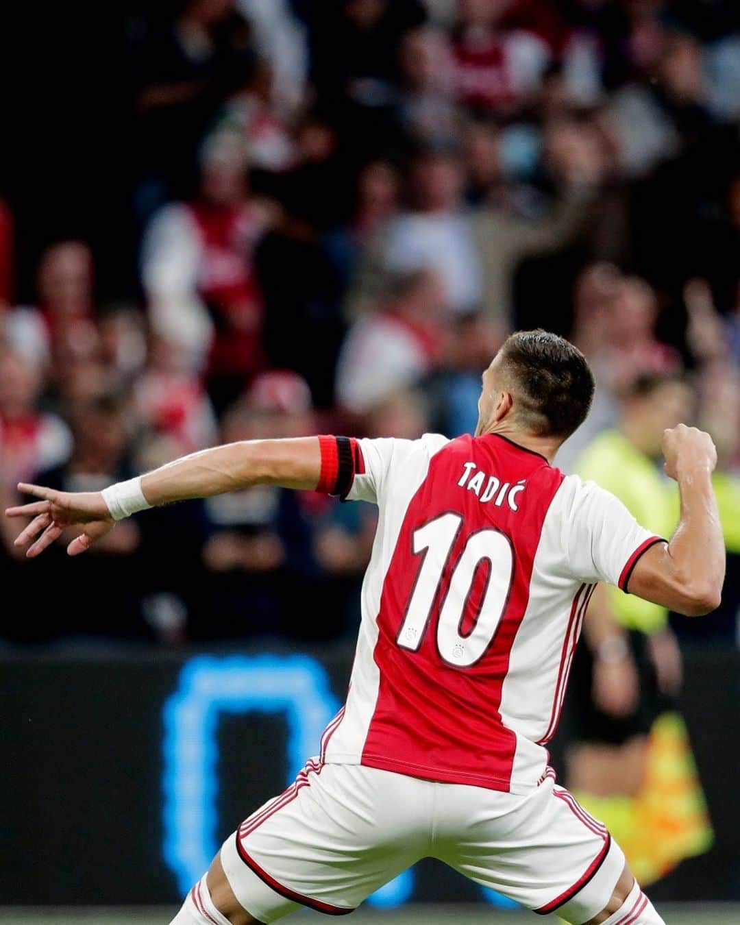 ドゥシャン・タディッチさんのインスタグラム写真 - (ドゥシャン・タディッチInstagram)「Voor Ajax Amsterdam! ❌❌❌ #UCL #ajapao」8月14日 22時11分 - dusantadic