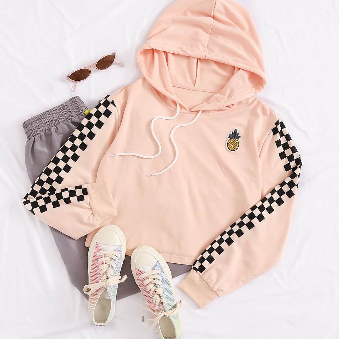 SHEINさんのインスタグラム写真 - (SHEINInstagram)「Out of Office🍍🏃🏼‍♀️ Shop 'Pineapple Embroidered Patch Checkered Sleeve Crop Hoodie' link in bio. ID:746624 #SHEIN #SHEINOOTD #SHEINstyle #OOTD #hoodie #embroidered #pineapple #sweatshirt」8月14日 22時11分 - sheinofficial