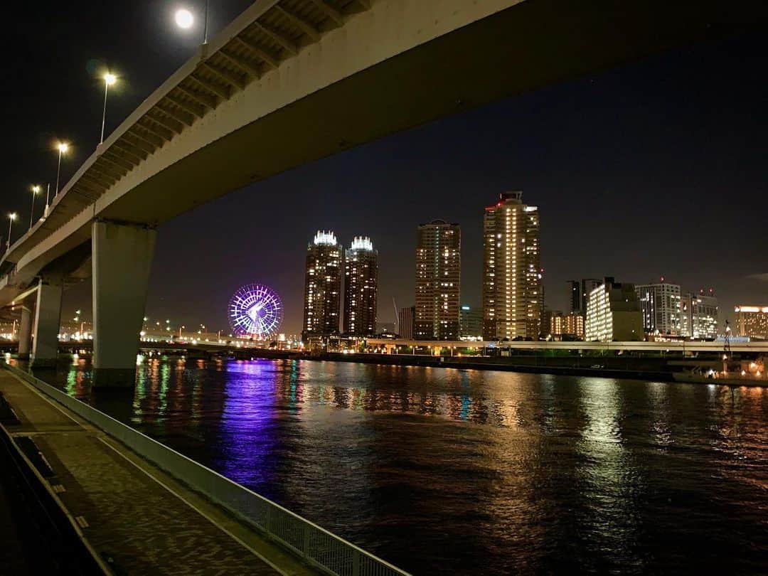 豊大槻さんのインスタグラム写真 - (豊大槻Instagram)「#tokyobay #nightscene  #東京湾 #夜景 #観覧車」8月14日 22時12分 - yutakachi