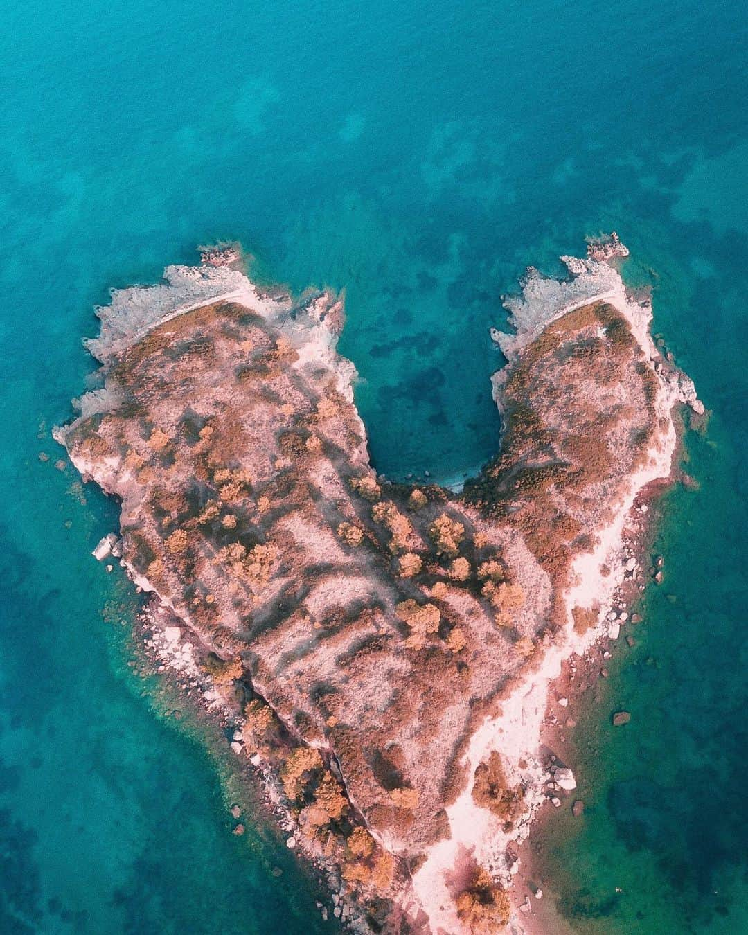 Canon Photographyさんのインスタグラム写真 - (Canon PhotographyInstagram)「@ianharper // A drone’s perspective of summer time in Greece!」8月14日 22時12分 - cpcollectives