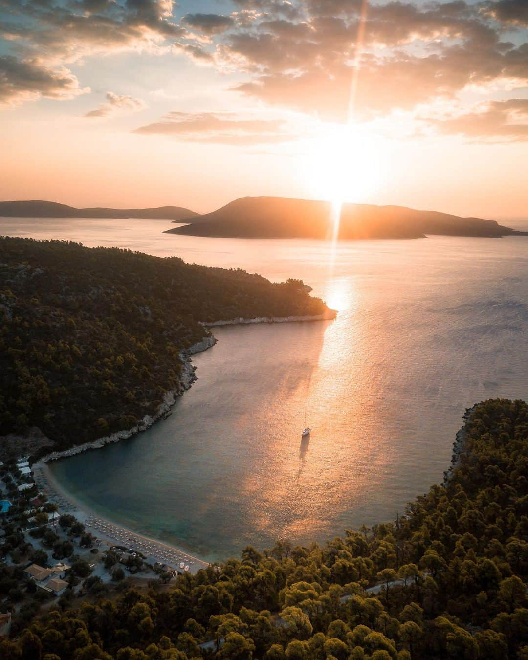 Canon Photographyさんのインスタグラム写真 - (Canon PhotographyInstagram)「@ianharper // A drone’s perspective of summer time in Greece!」8月14日 22時12分 - cpcollectives