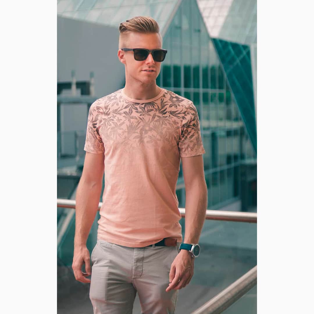 のインスタグラム：「It isn't easy looking sharp 24/7. @pit.pics looks like he means business 😎 #jackandjones #regram #jjambassador」