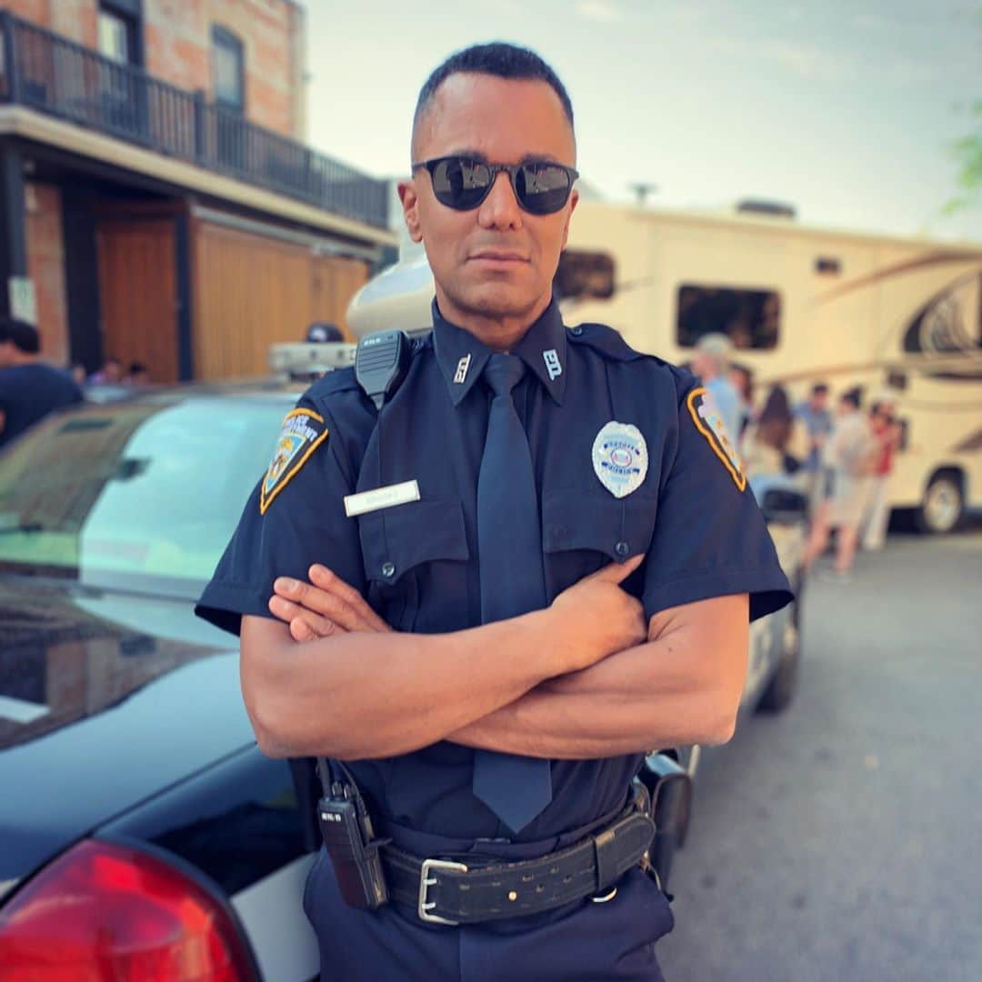 ヤニック・トゥルースデールさんのインスタグラム写真 - (ヤニック・トゥルースデールInstagram)「My new part- time job.  Officer Paul is a bit of an oddball but with a good heart. Fun times shooting this movie @brainpowerstudio  2019 summer has been good to me, love my «  job »!! 👮😍」8月14日 22時22分 - yanic_truesdale